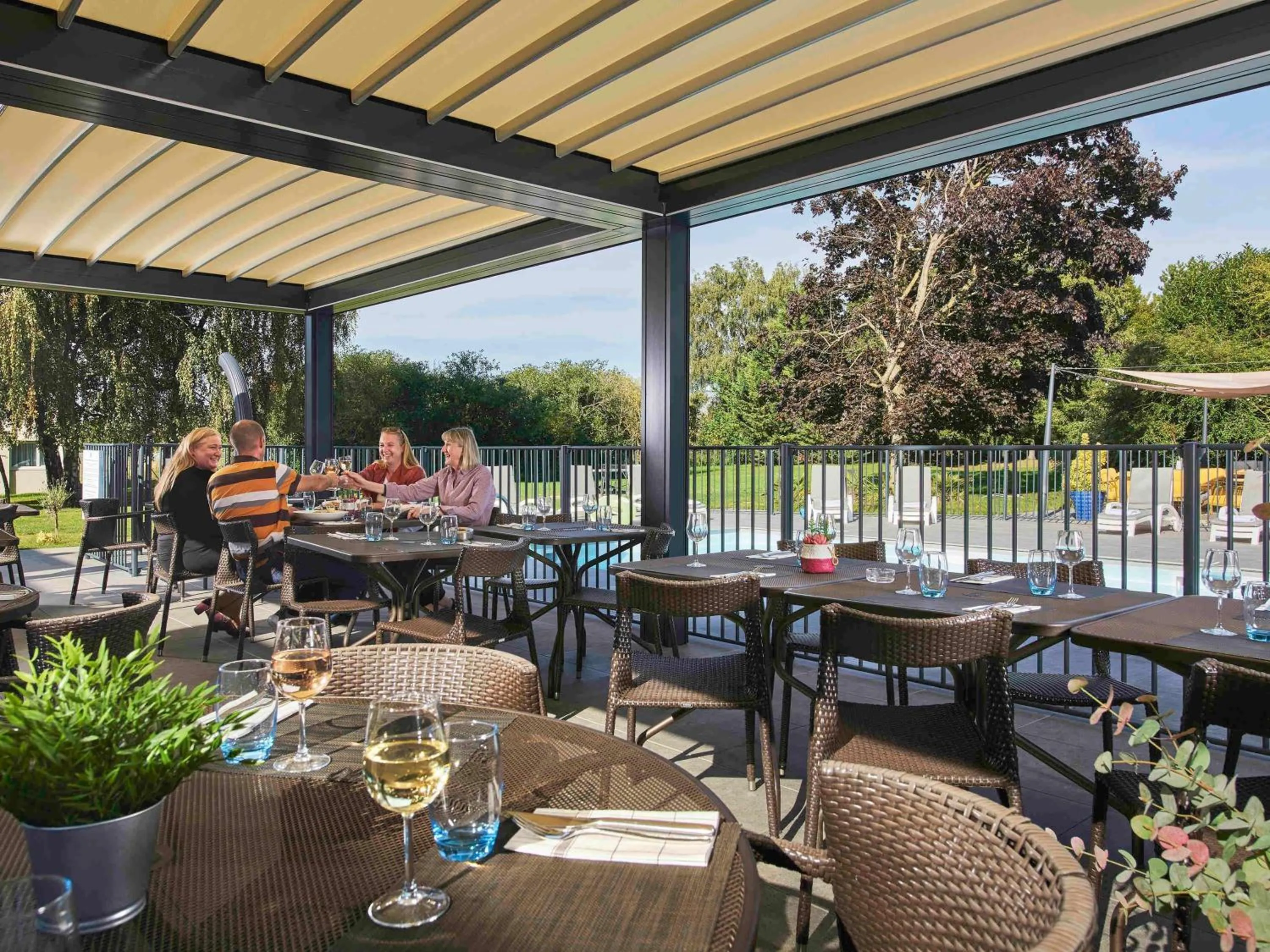 Restaurant/places to eat in Novotel Roissy Saint Witz