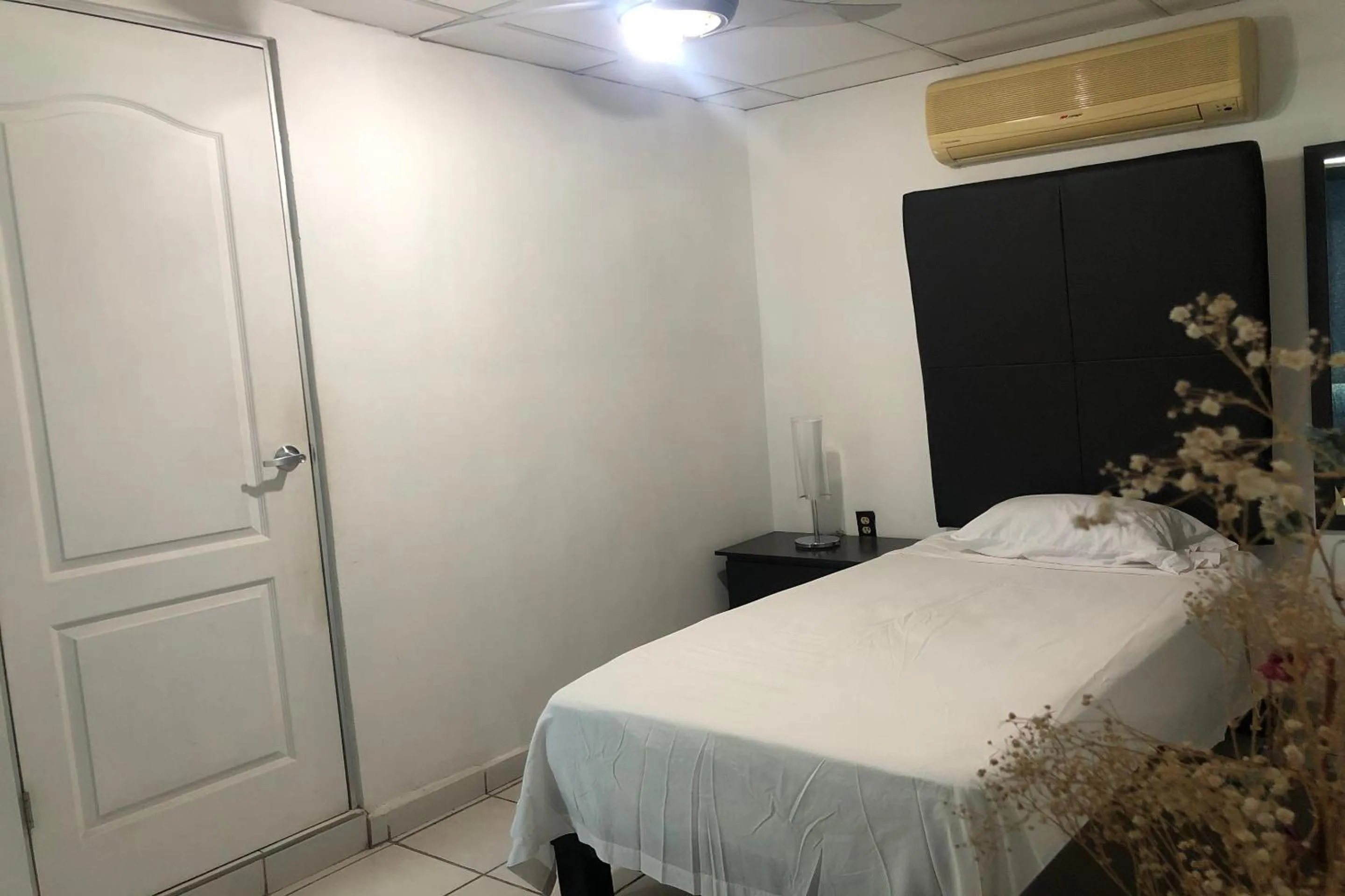 Bedroom, Bed in My Suite Ejecutiva