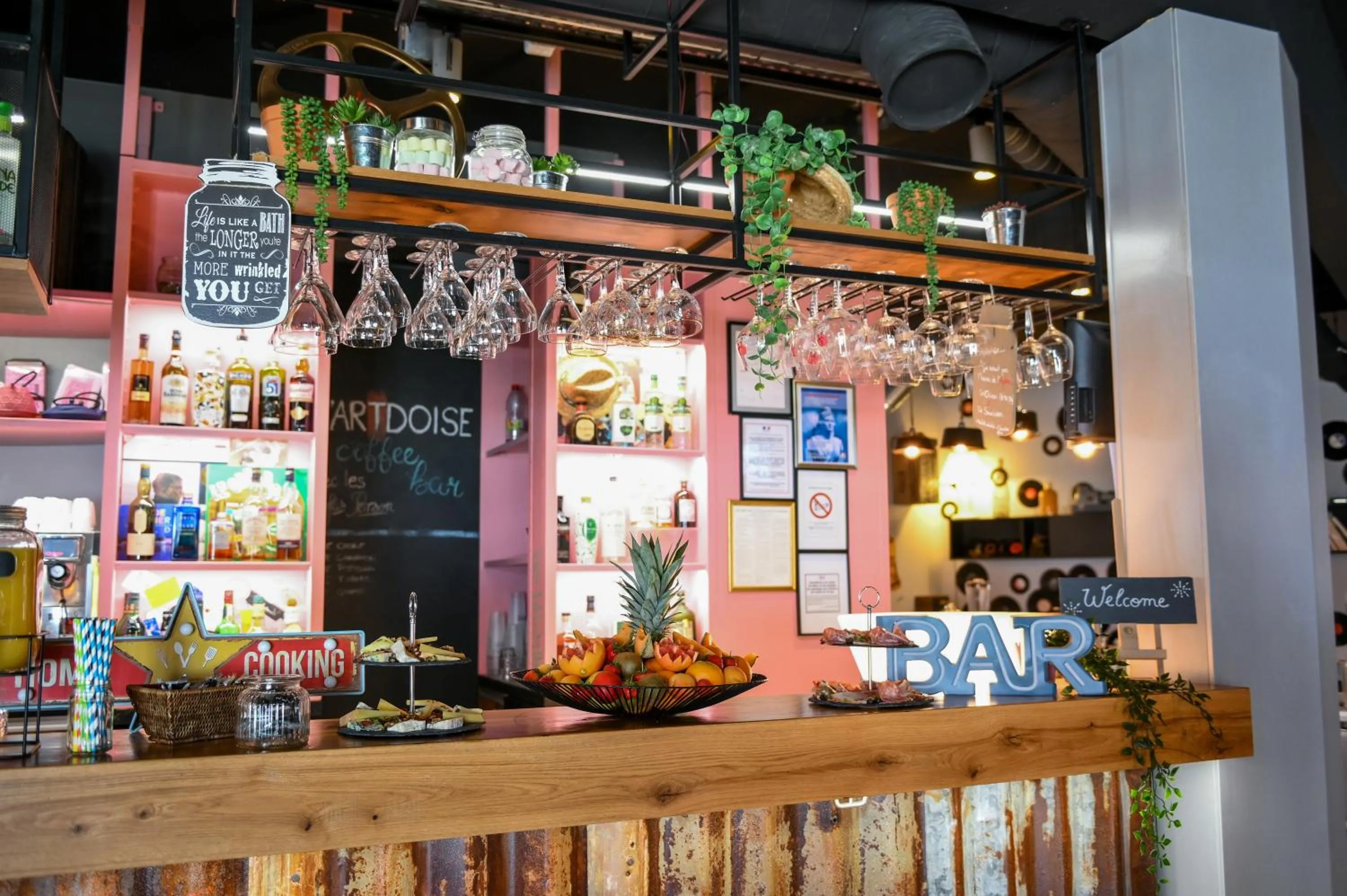 Lounge or bar in Mercure Reims Parc Des Expositions