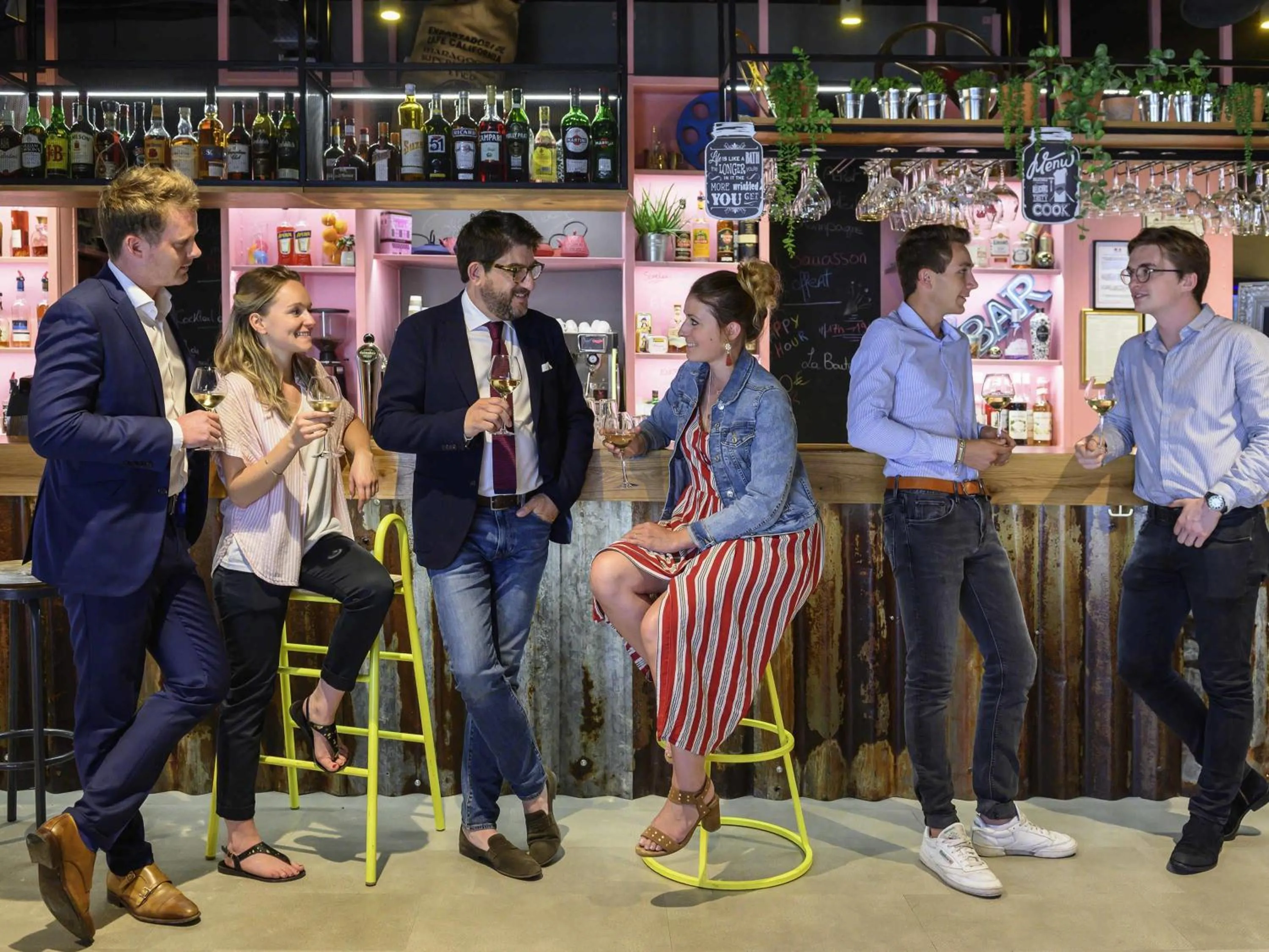 Lounge or bar in Mercure Reims Parc Des Expositions