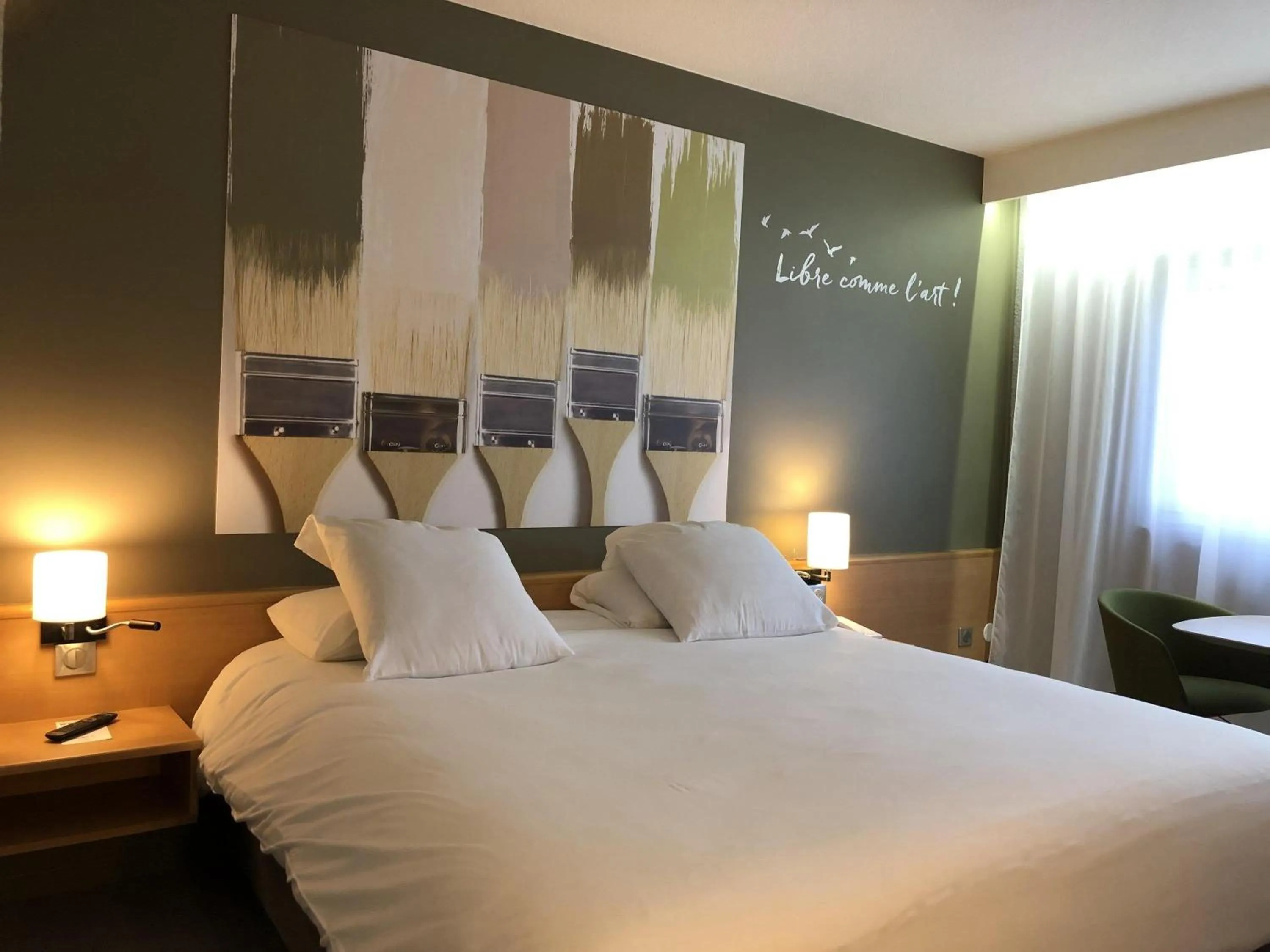 Bedroom, Bed in Mercure Reims Parc Des Expositions