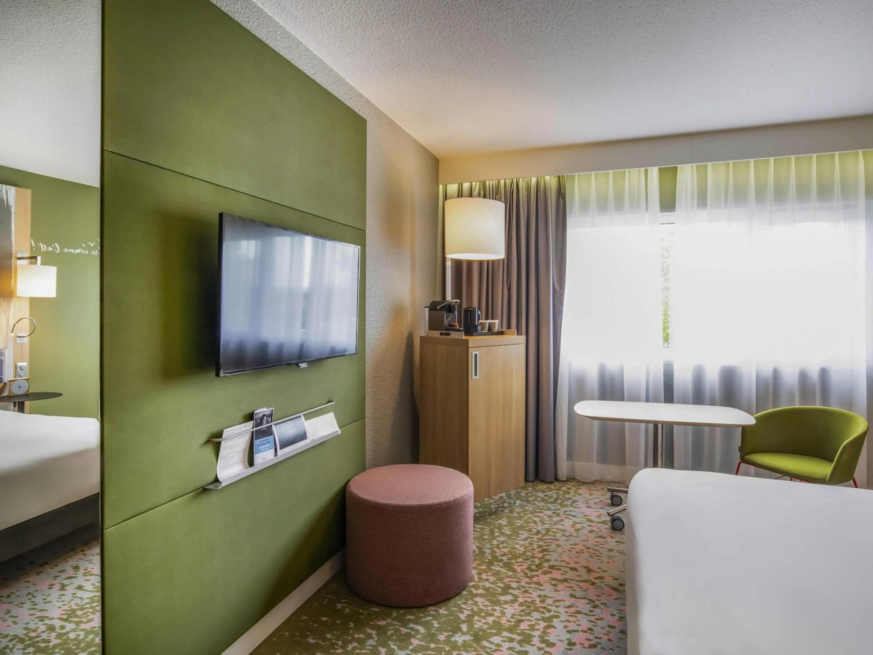 Bedroom, Bed in Mercure Reims Parc Des Expositions