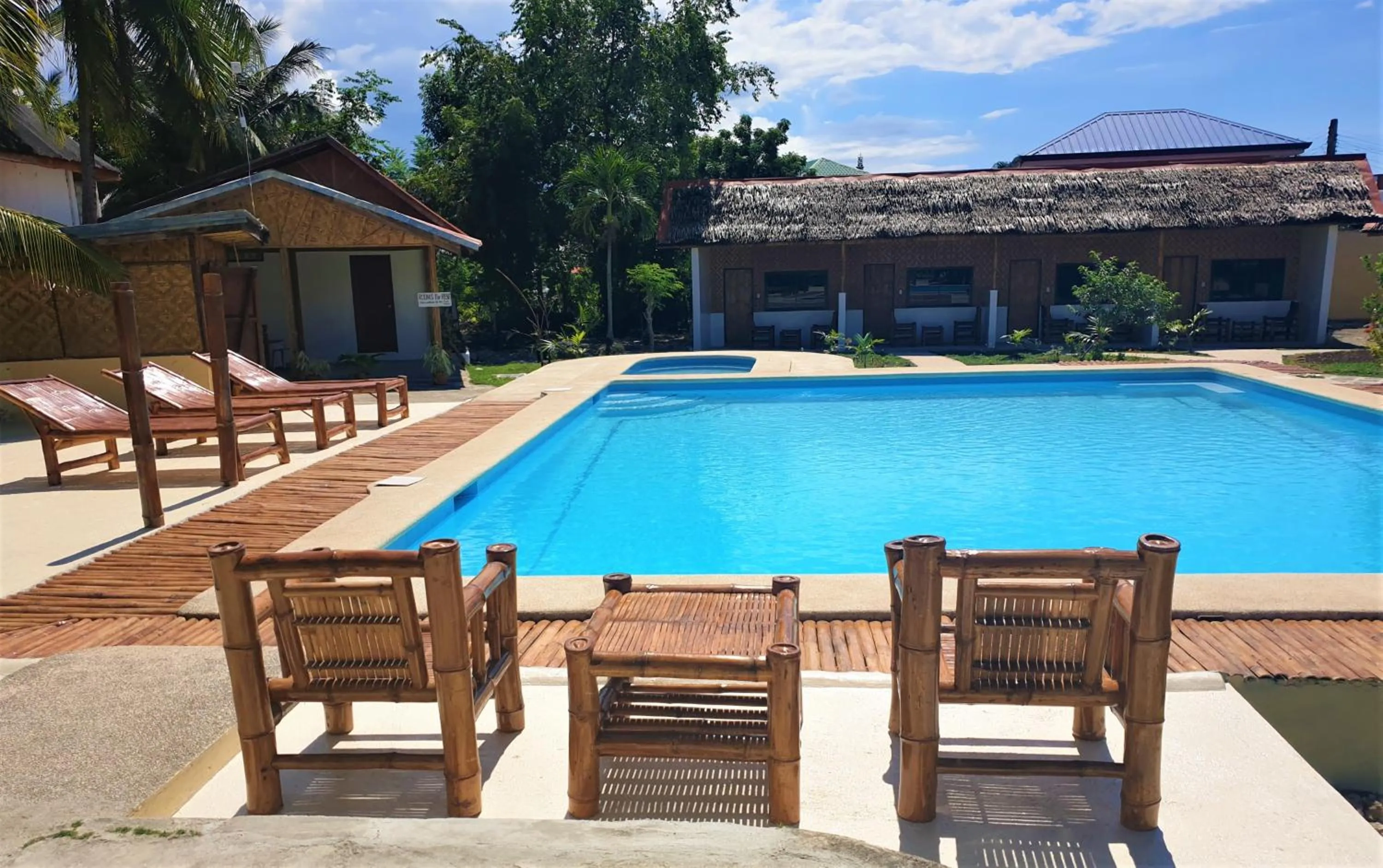 Swimming pool in Native House Resort powered by Cocotel