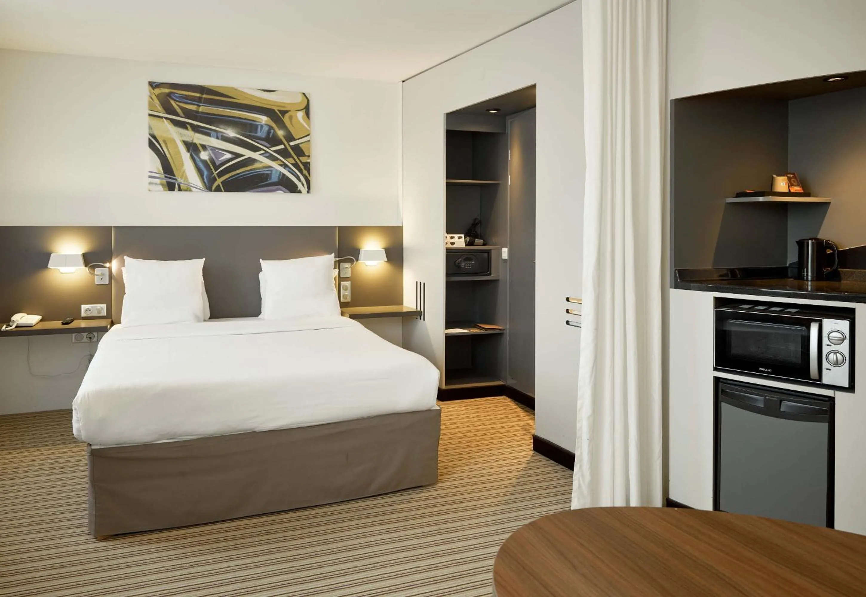 Photo of the whole room, Bed in B&B HOME Rueil-Malmaison Gare