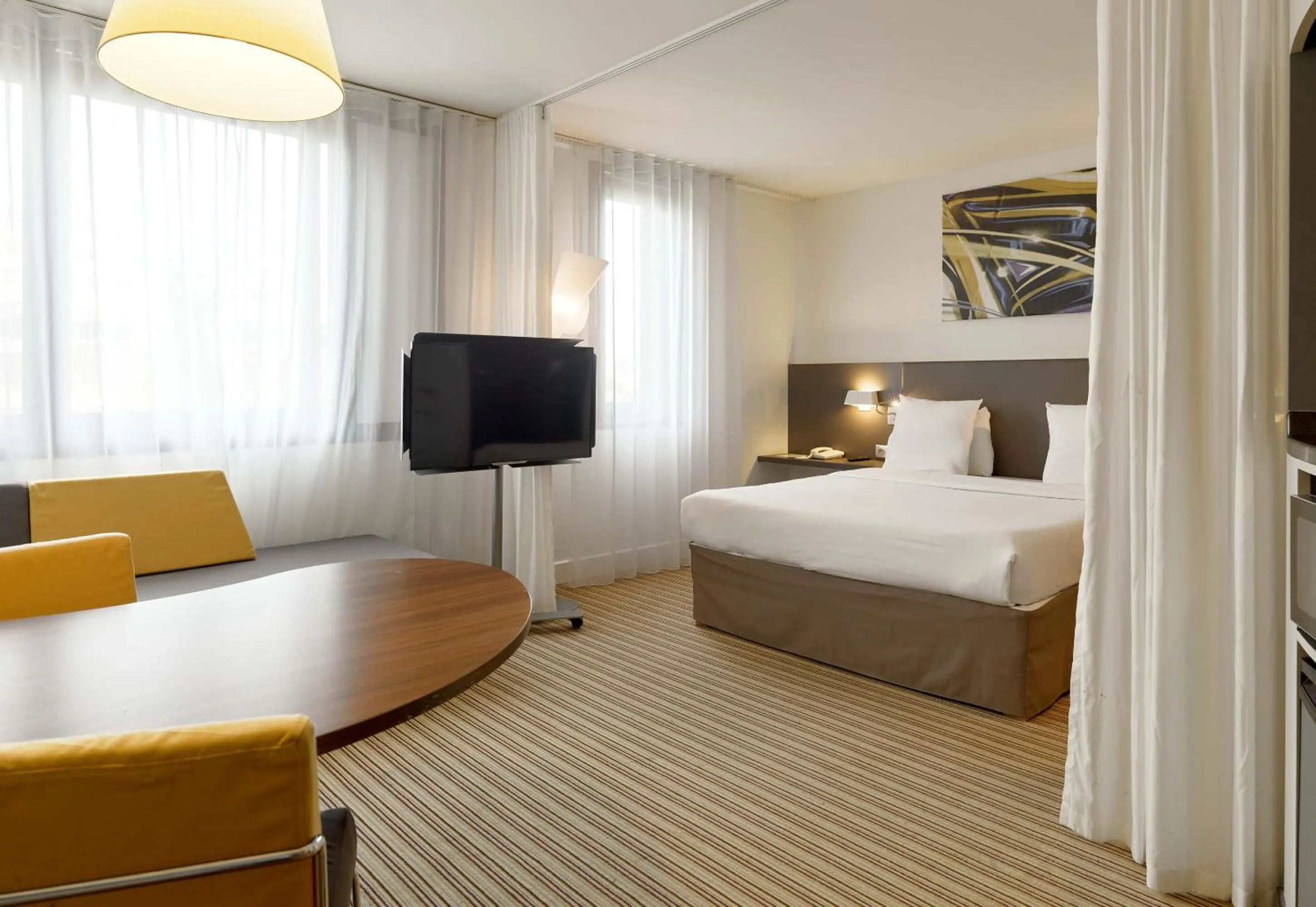 Bedroom, Bed in B&B HOME Rueil-Malmaison Gare