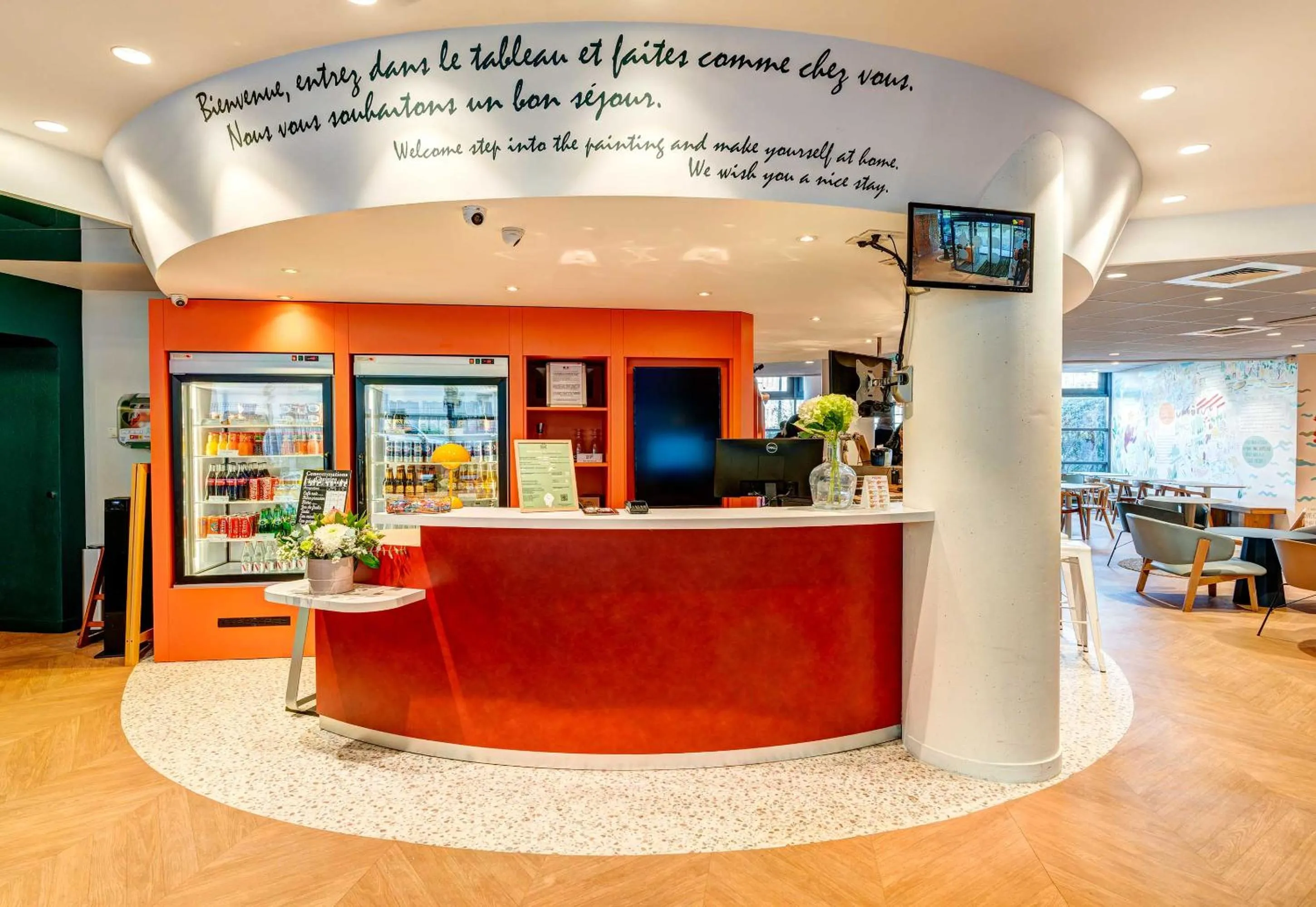 Lounge or bar in B&B HOME Rueil-Malmaison Gare