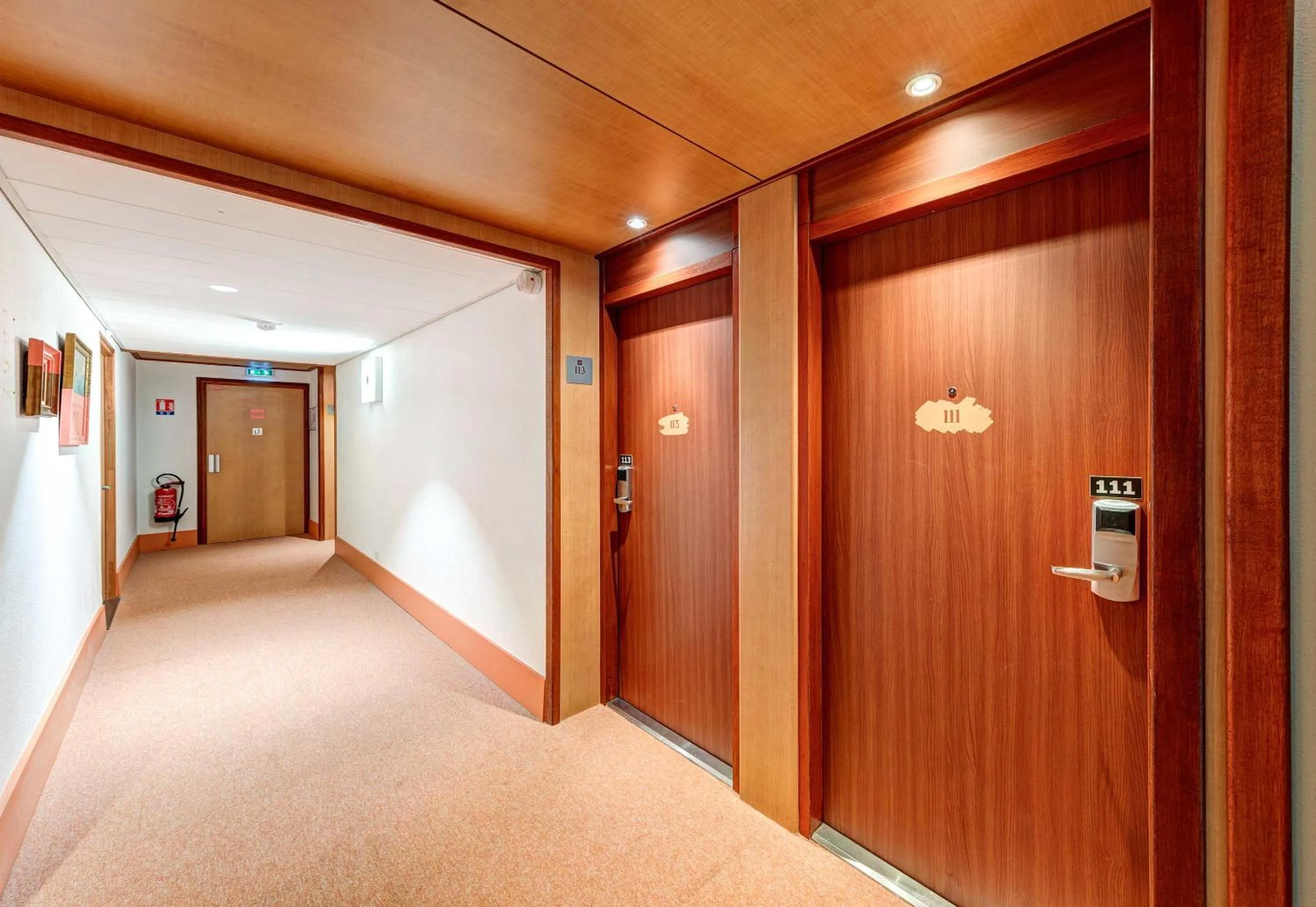 Bedroom in B&B HOME Rueil-Malmaison Gare