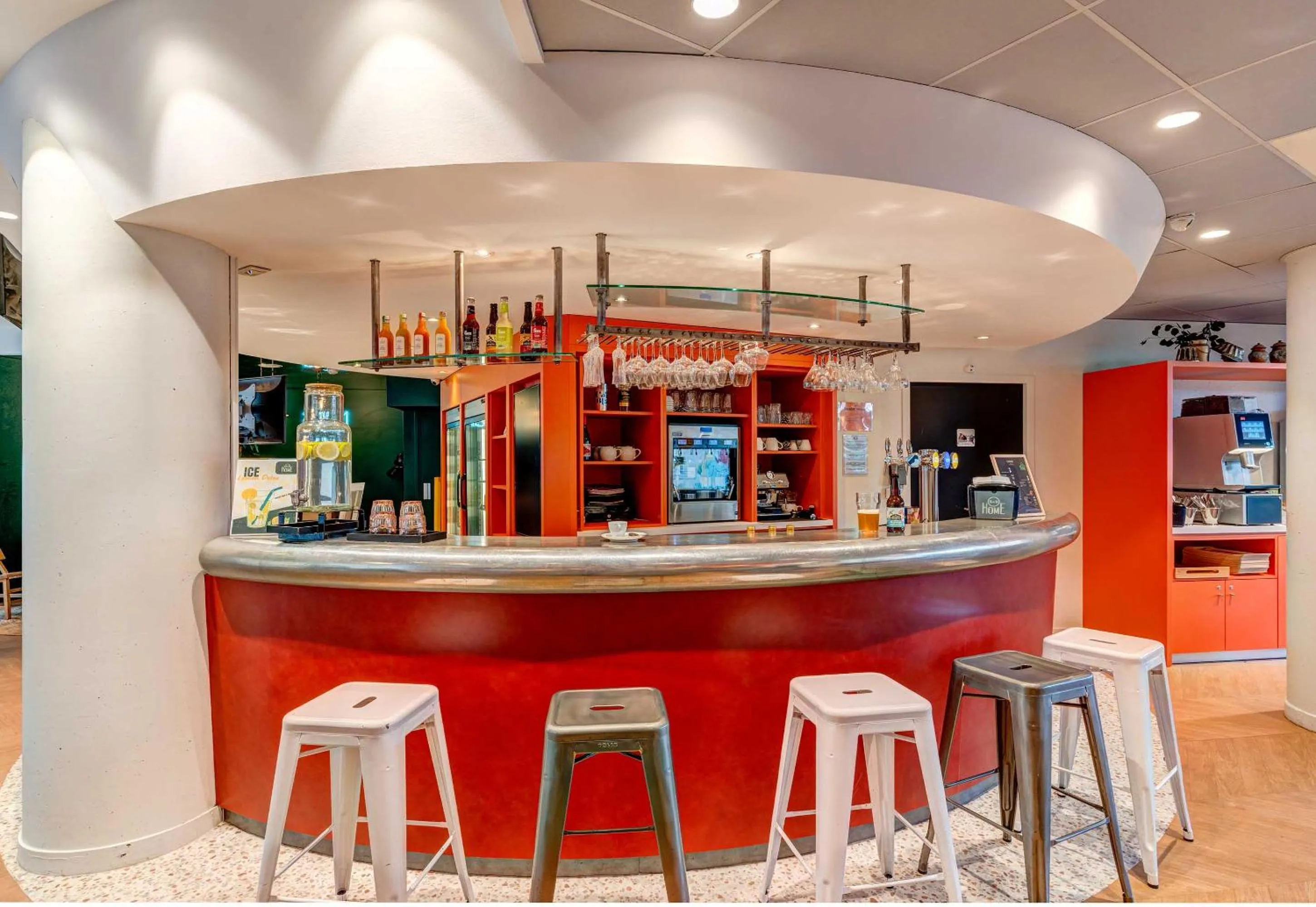 Lounge or bar in B&B HOME Rueil-Malmaison Gare