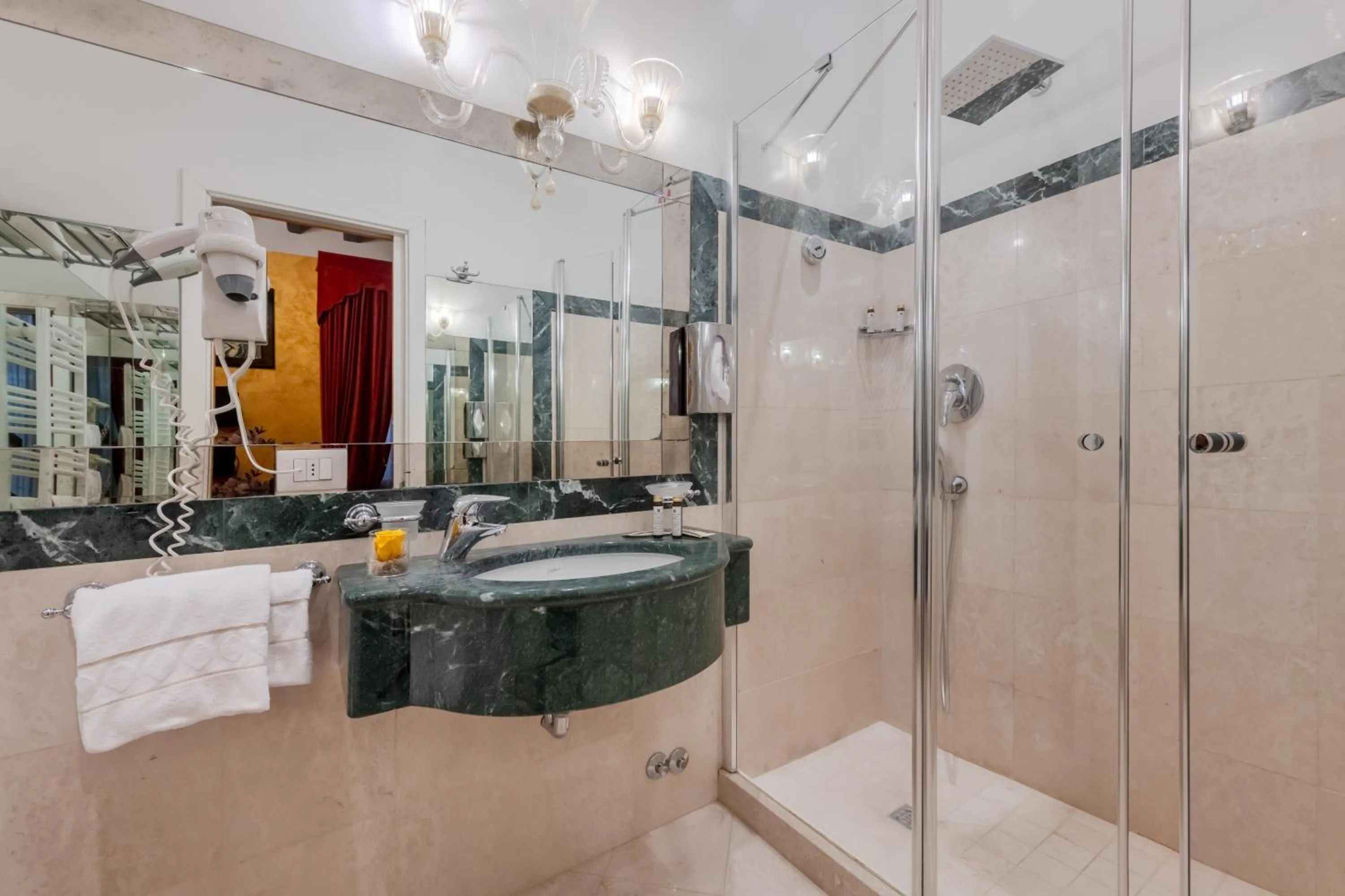 Shower in Ca Dell'Arte