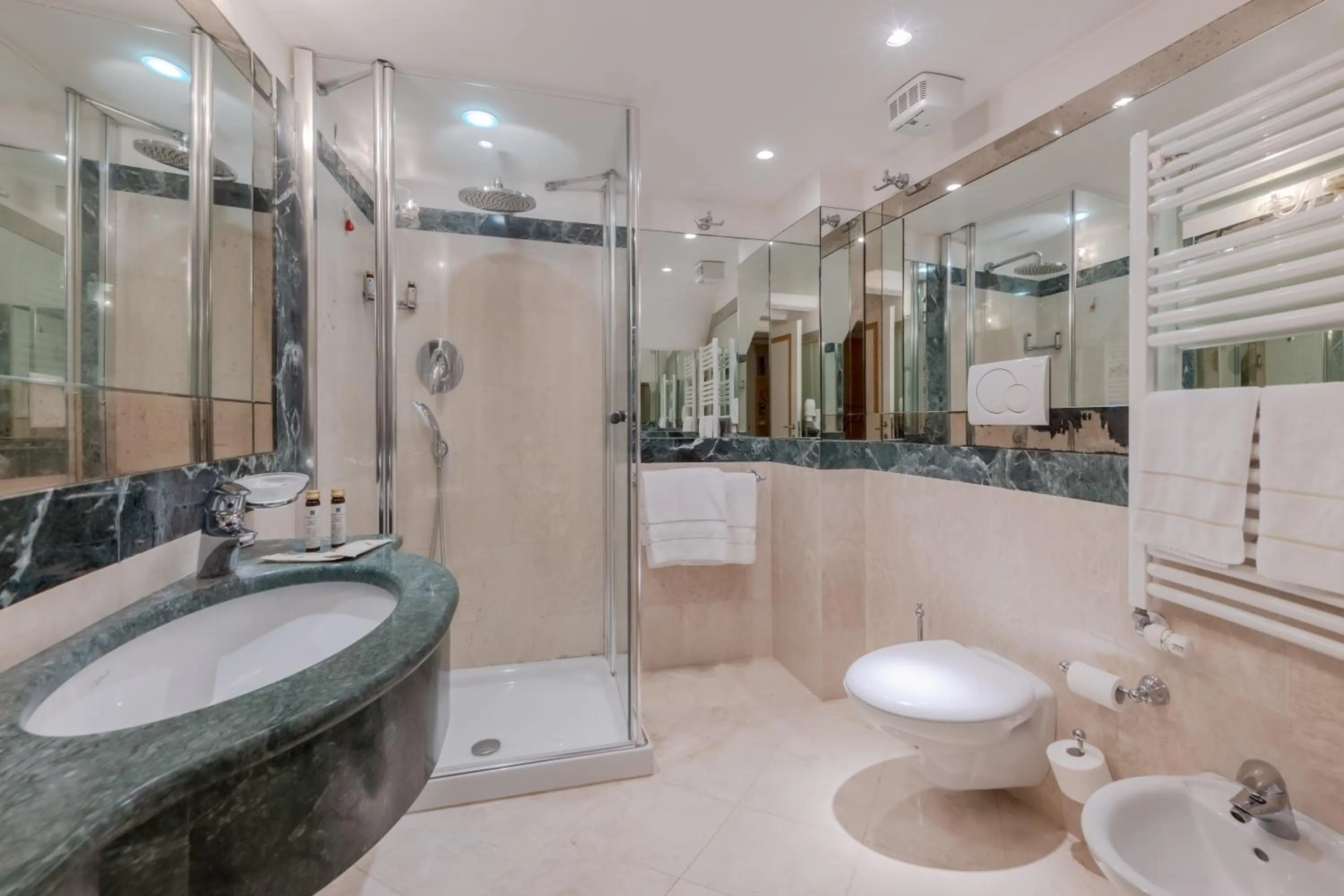 Shower in Ca Dell'Arte