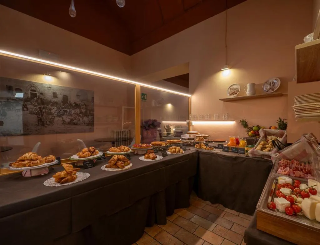 Breakfast in Hotel Palazzo Renieri - 3stelle S