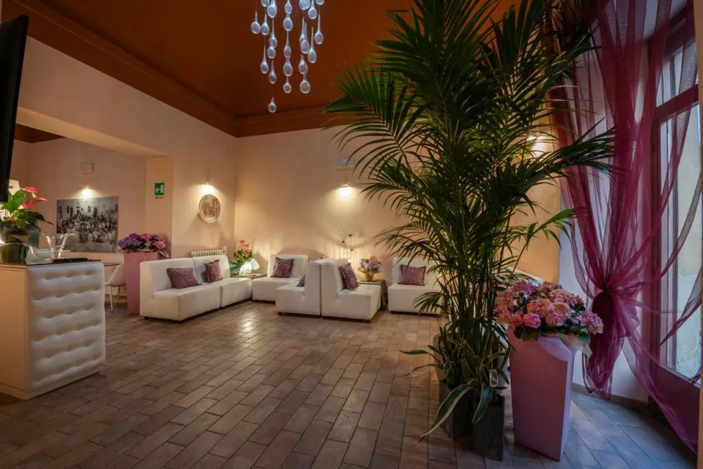 Lobby or reception in Hotel Palazzo Renieri - 3stelle S