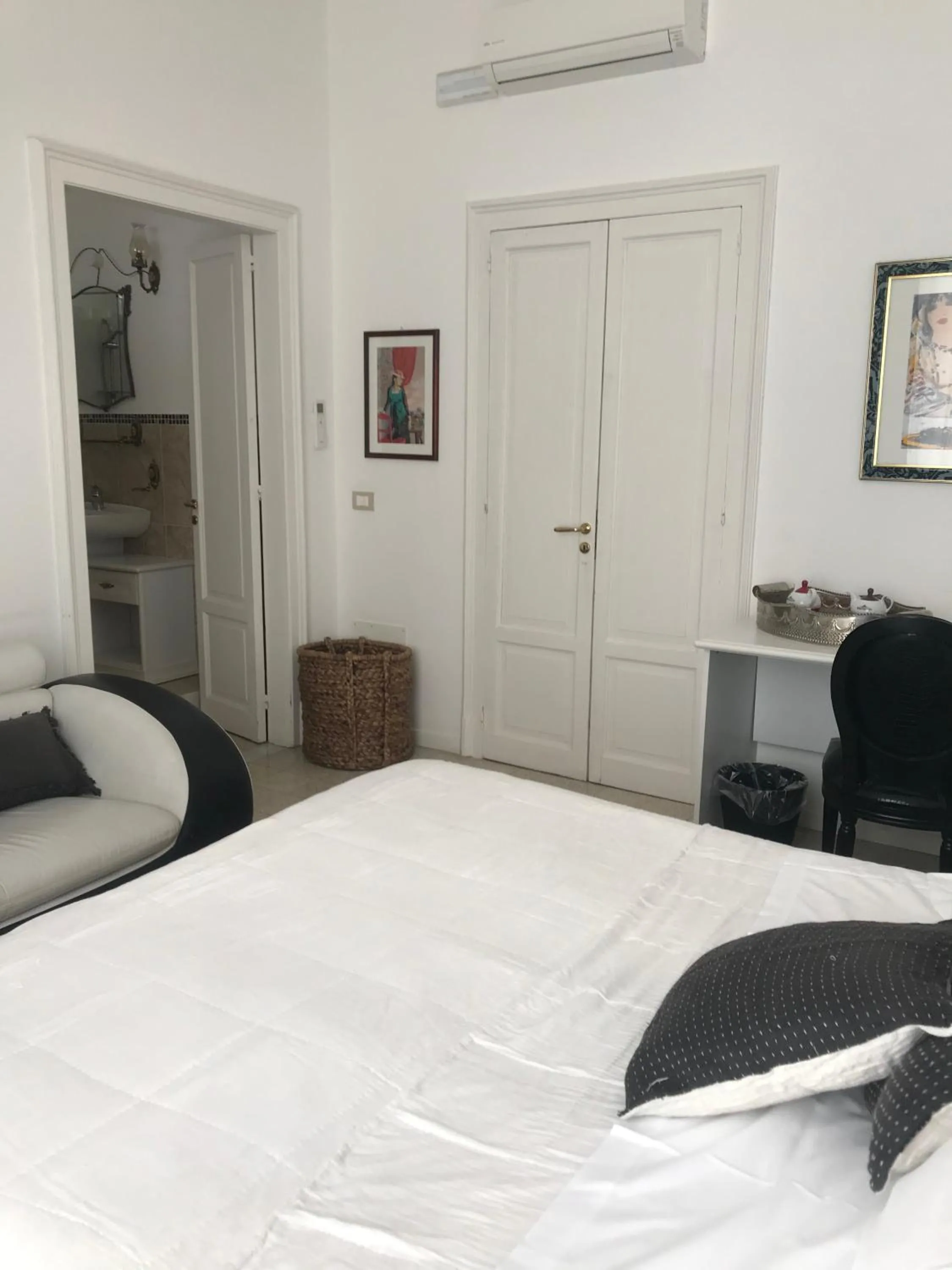 Bedroom, Bed in B&B Nike - Rooms Only