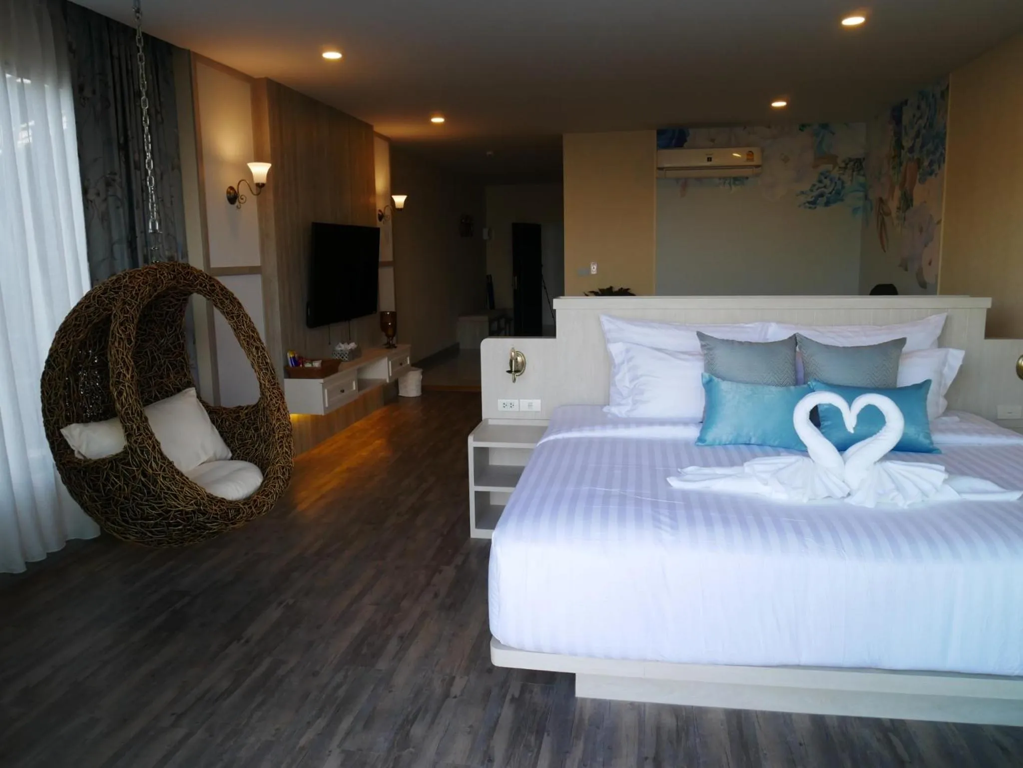 Communal lounge/ TV room, Bed in Grand Kokkod Khao Kho Resort