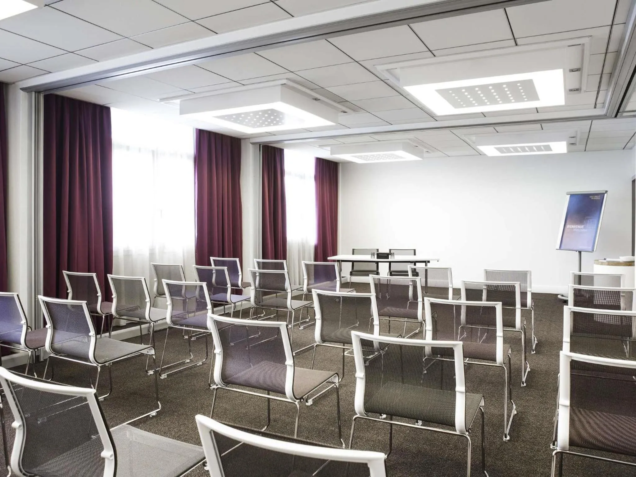 Meeting/conference room in Novotel Pau Pyrénées