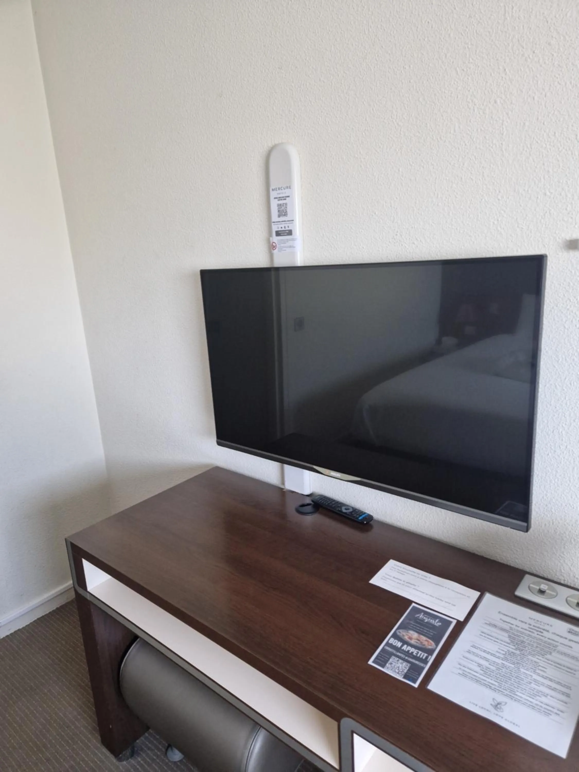 TV and multimedia in Mercure Rennes Centre Gare