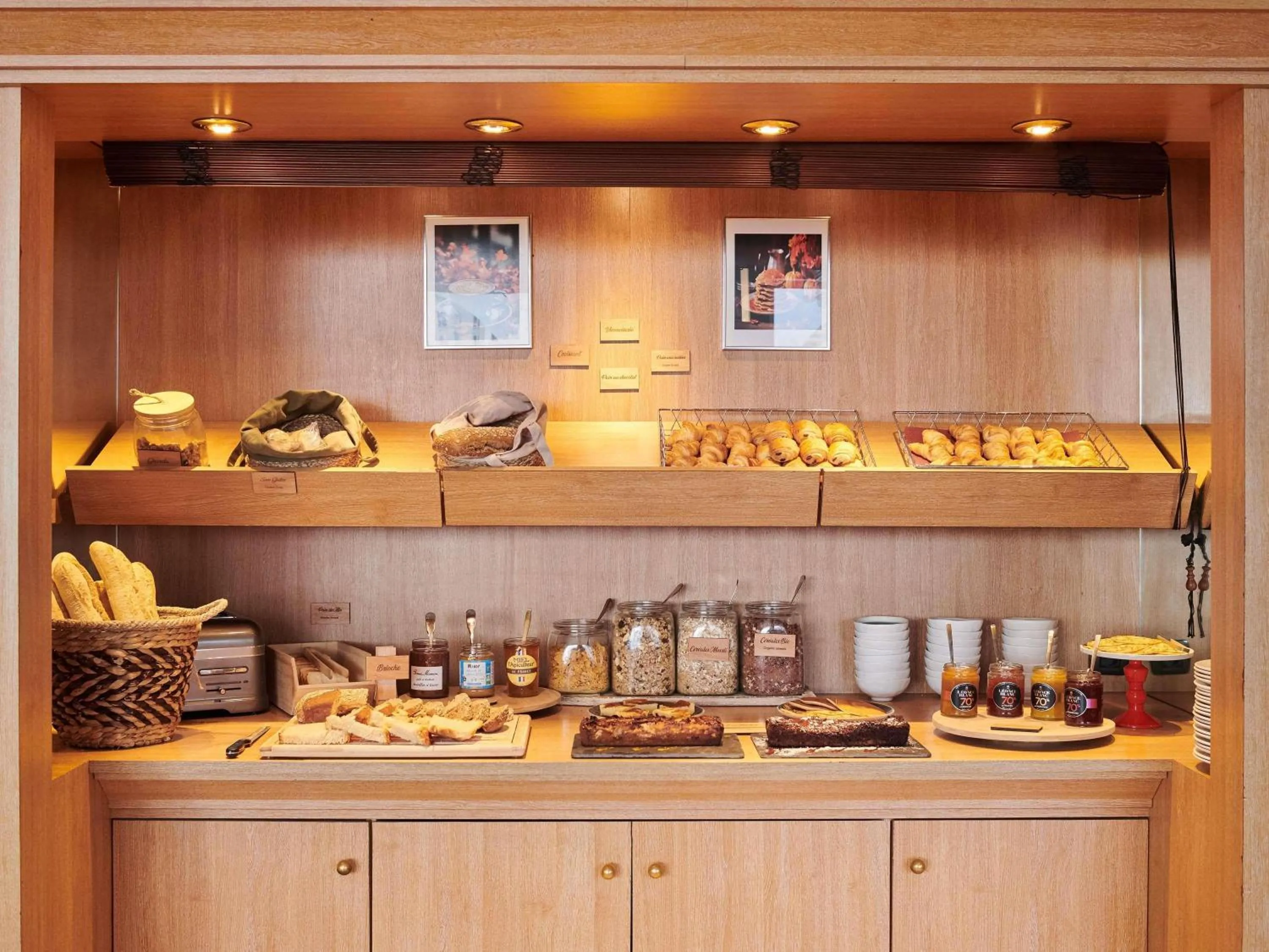 Breakfast in Mercure Rennes Centre Gare