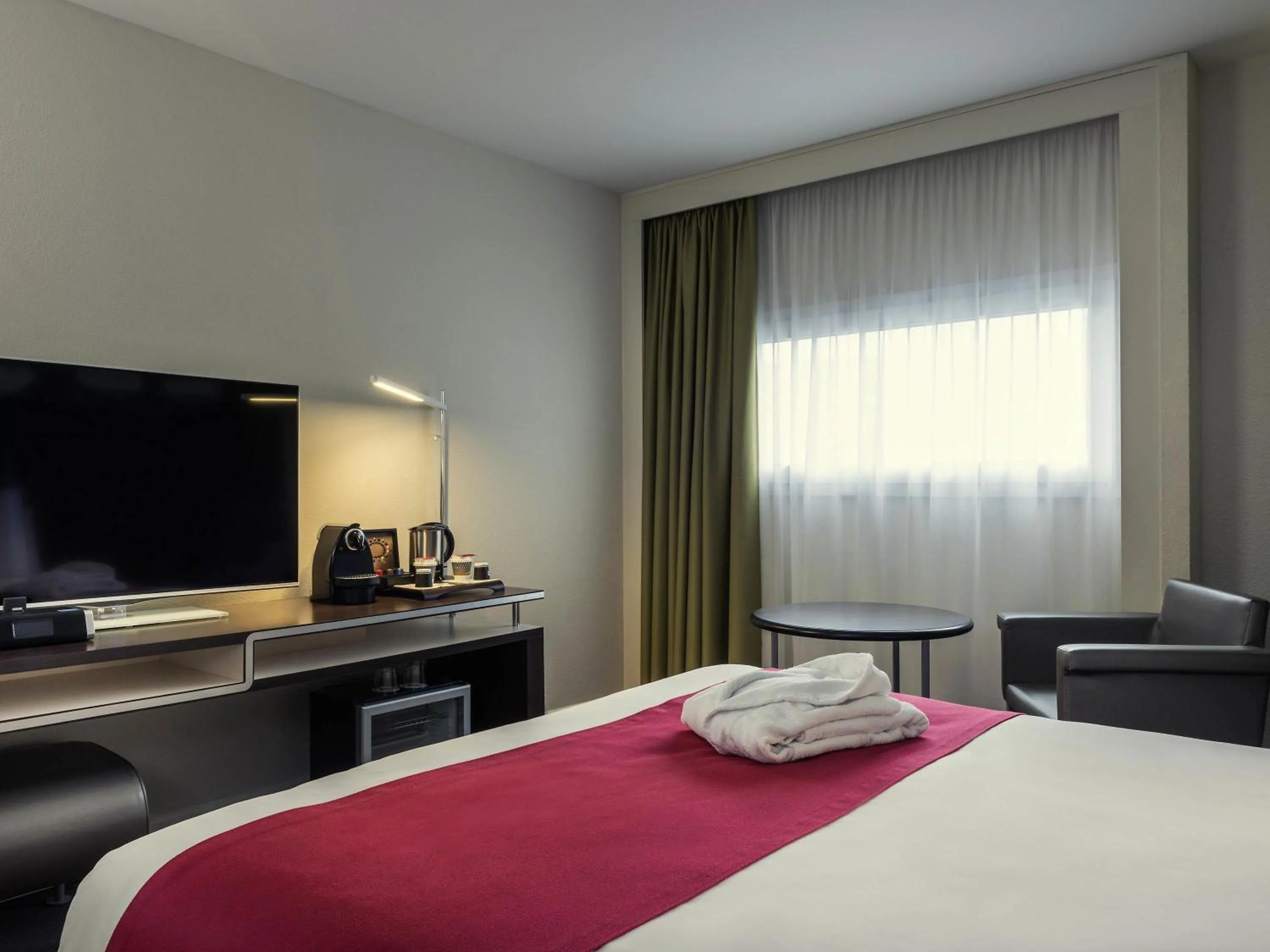 Bedroom, Bed in Mercure Rennes Centre Gare