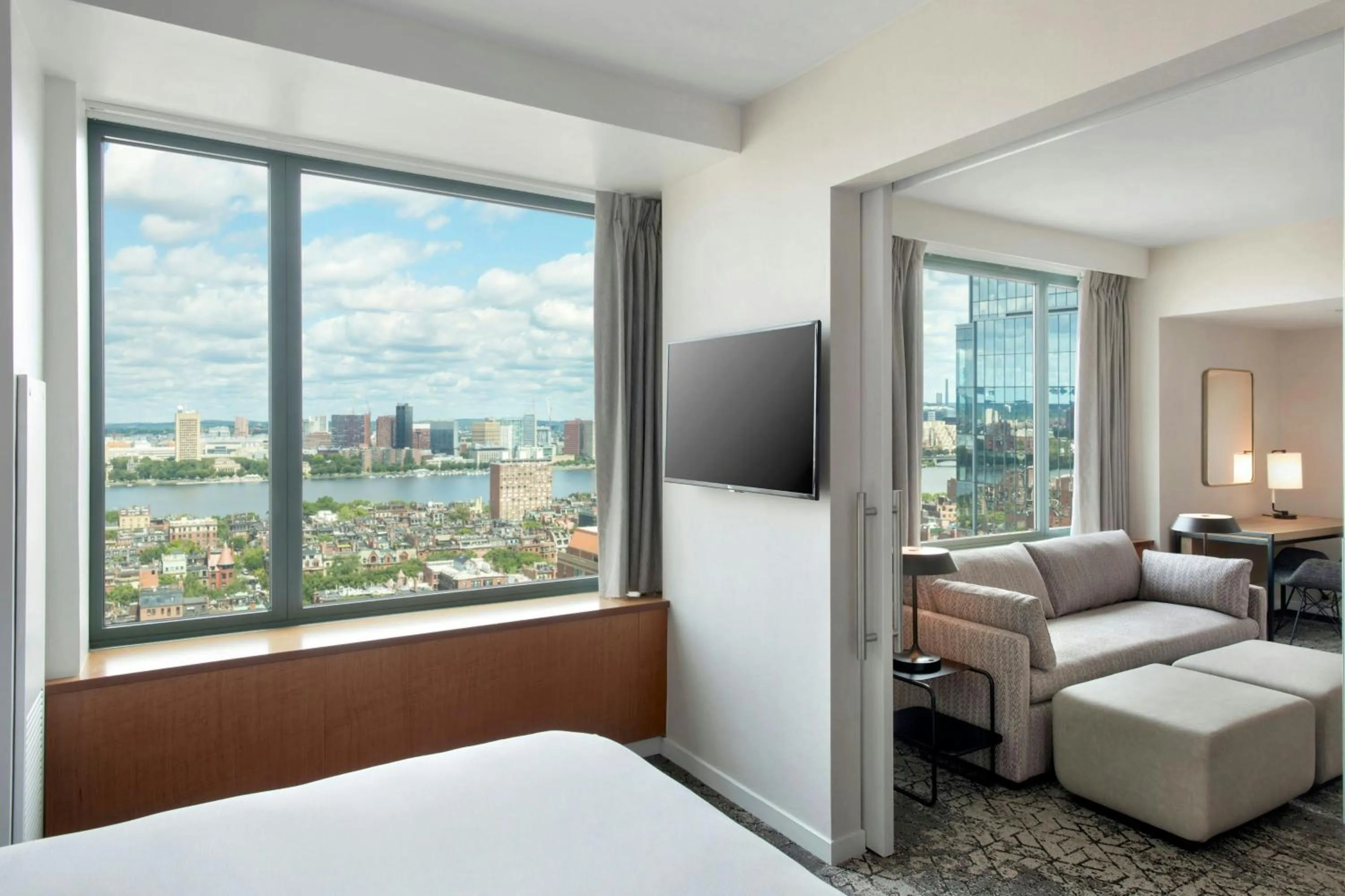 Bedroom, Bed in Sheraton Boston Hotel