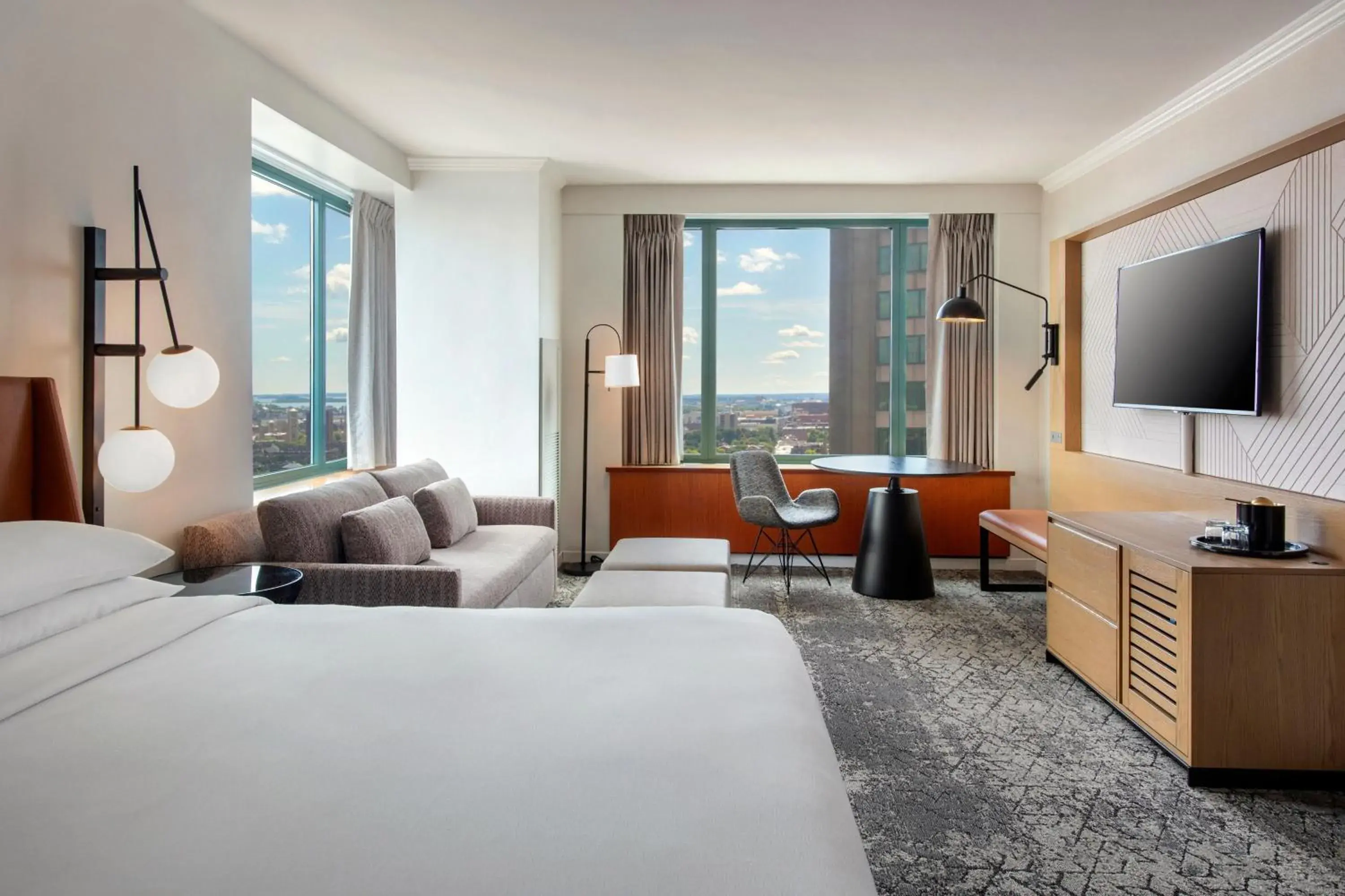 Executive Deluxe, Guest room, 1 King, Sofa bed, High floor (Mobility & Hearing Accessible w/ Tub) in Sheraton Boston Hotel Executive Deluxe, Guest room, 1 King, Sofa bed, High floor (Mobility & Hearing Accessible w/ Tub) in Sheraton Boston Hotel