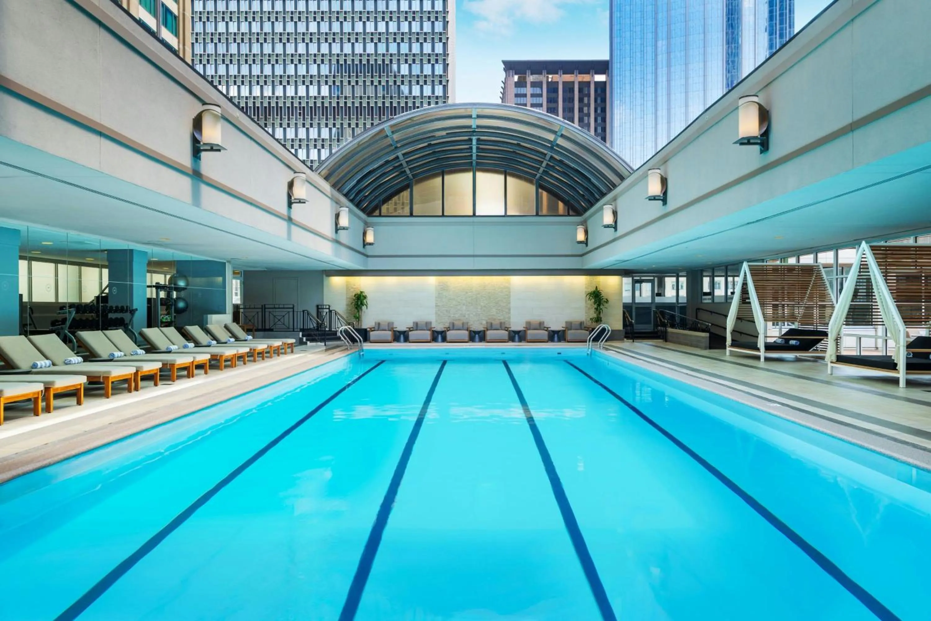 Swimming pool in Sheraton Boston Hotel