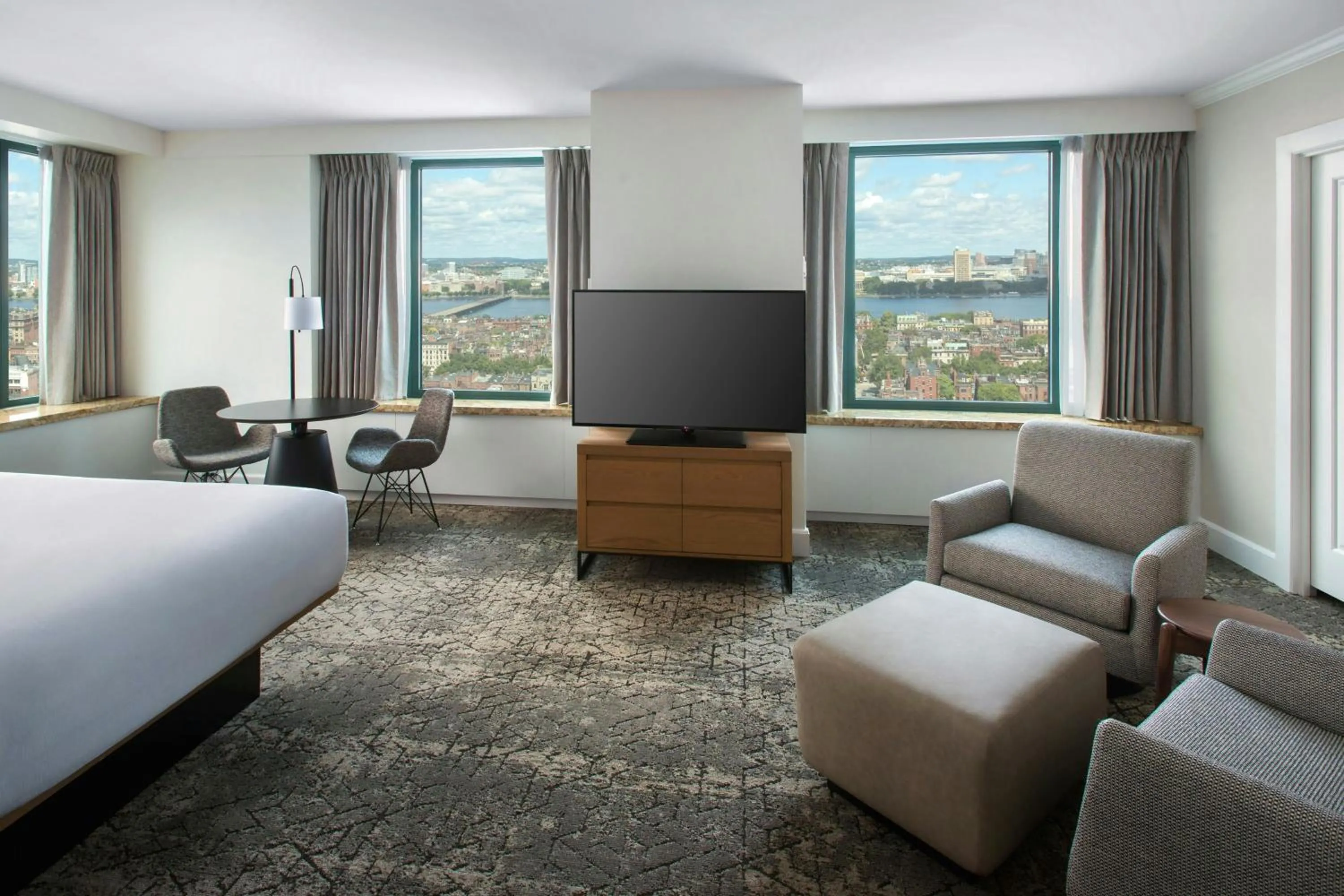 Bedroom, Bed in Sheraton Boston Hotel