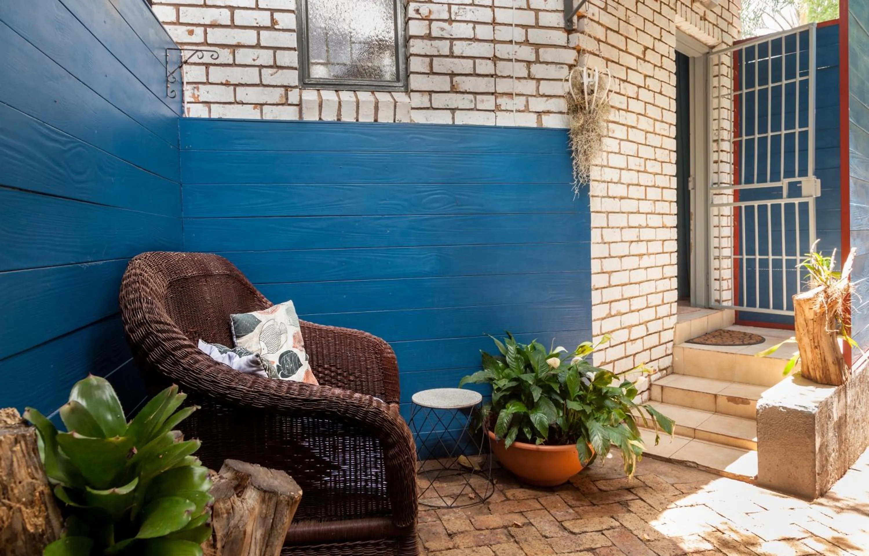 Seating area in Rozelee Rest
