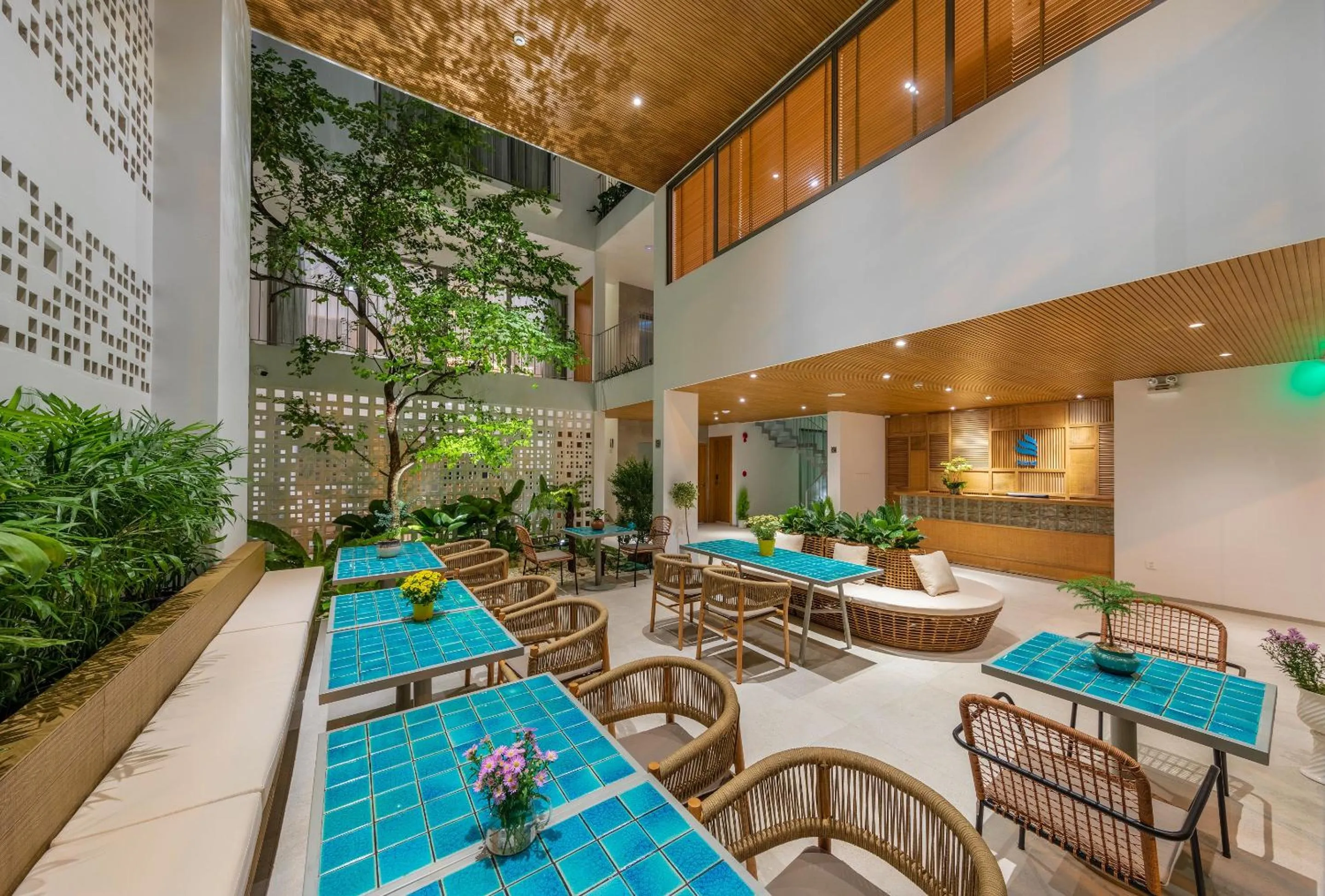 Restaurant/places to eat in Prana Boutique Hotel and Apartments