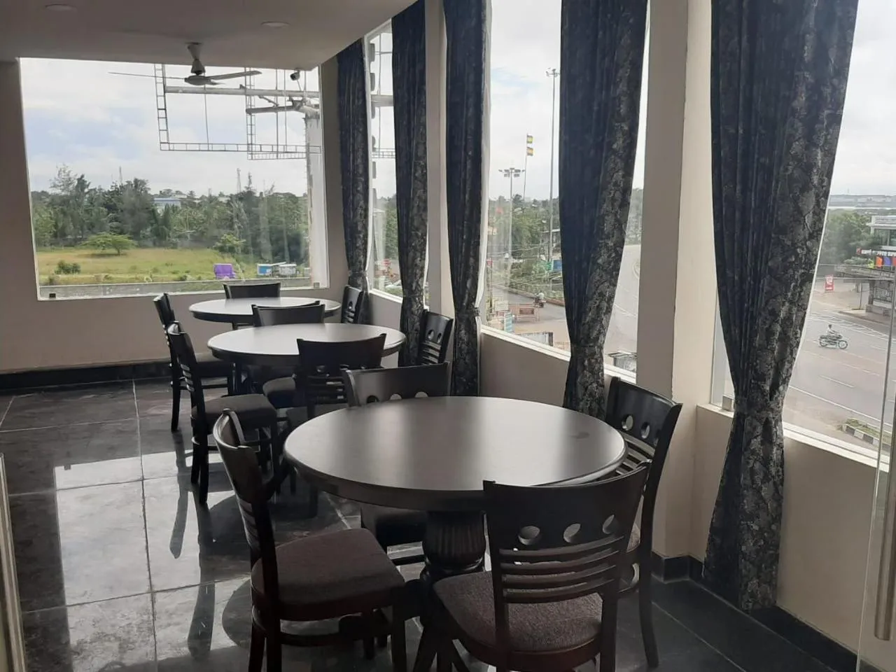 Restaurant/places to eat in BAY INN