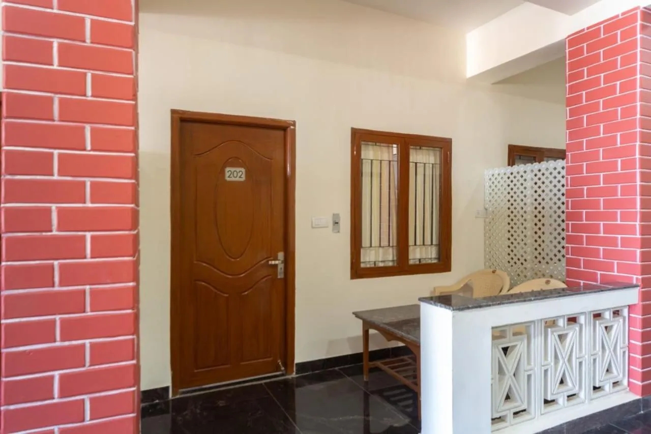 Facade/entrance in BAY INN