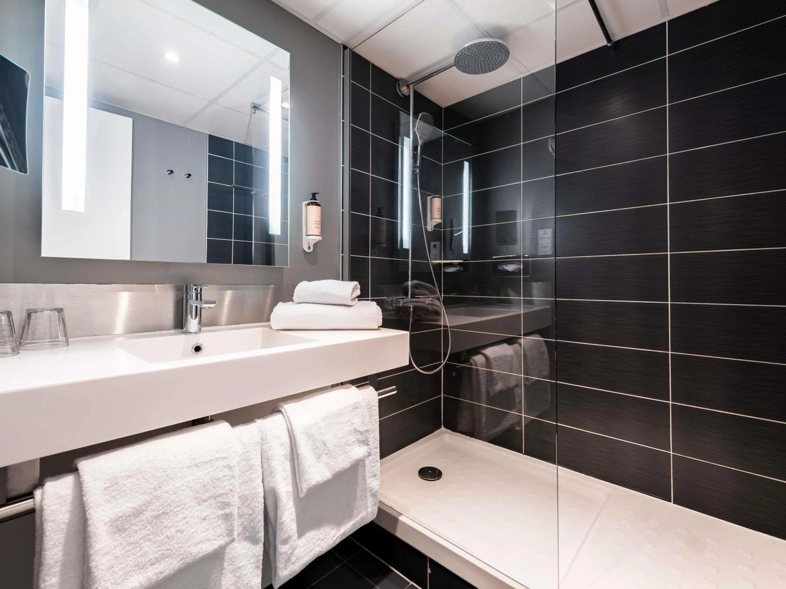 Bedroom in Mercure Compiègne Sud