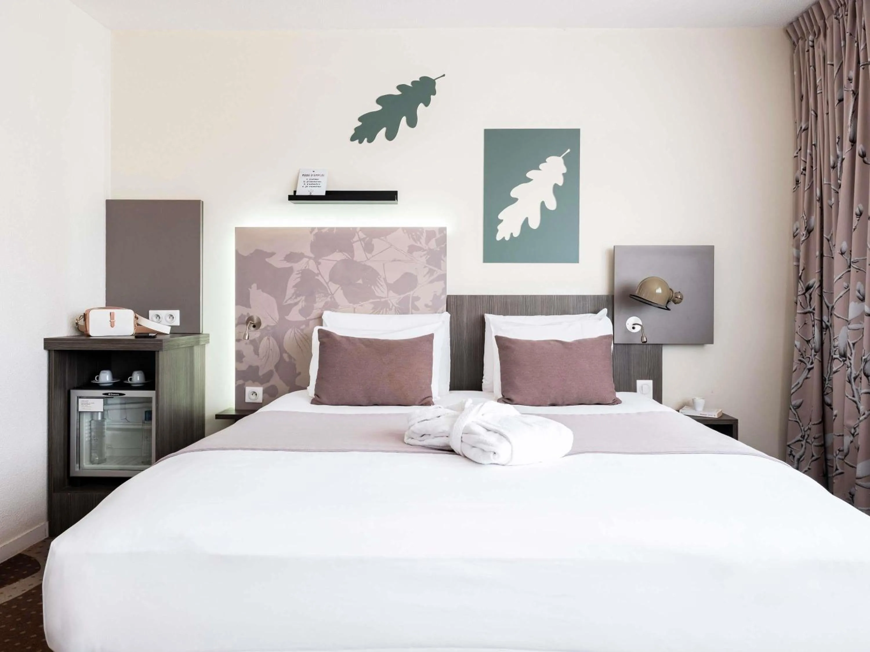 Bedroom, Bed in Mercure Compiègne Sud