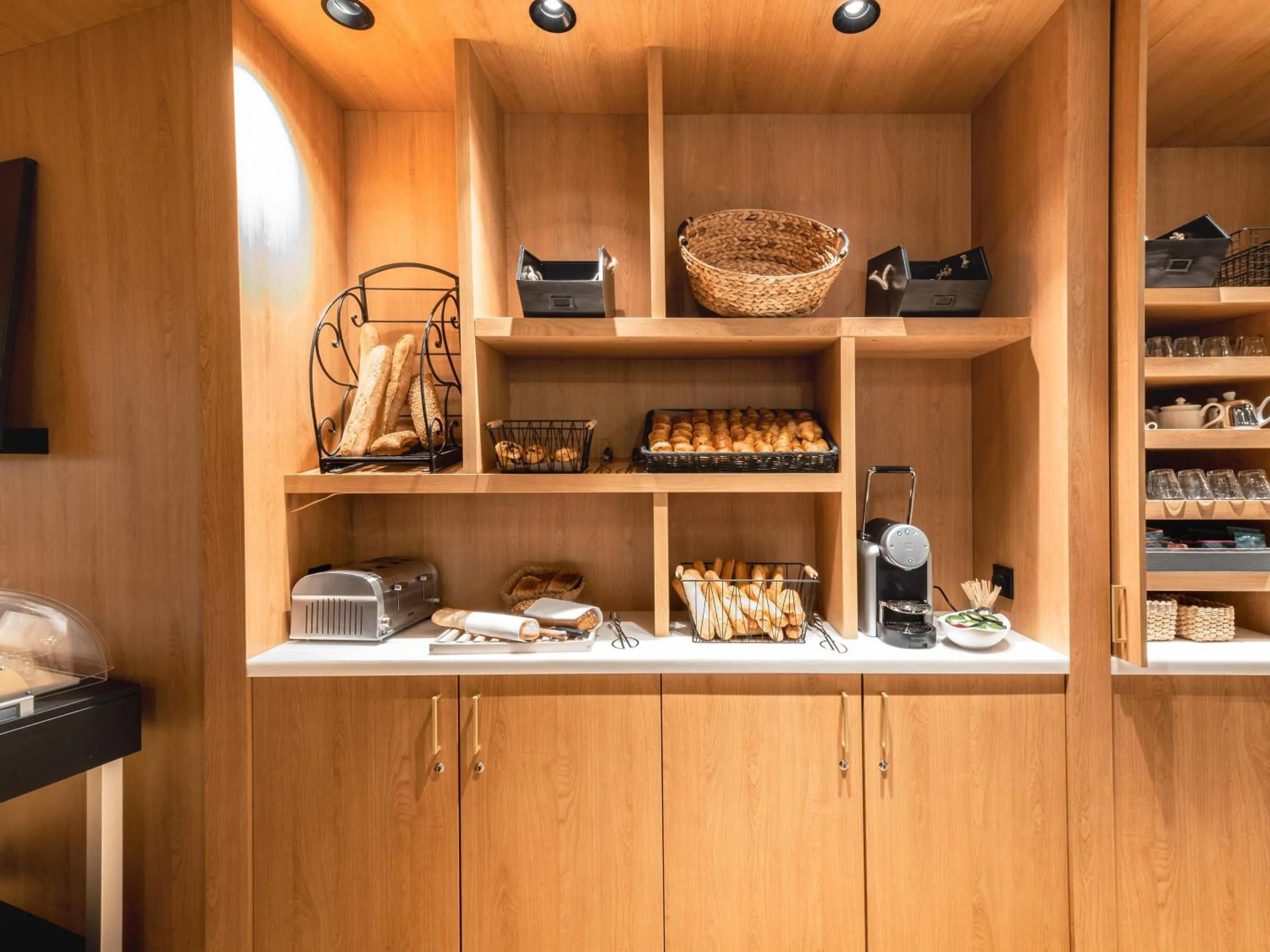 Breakfast in Mercure Compiègne Sud