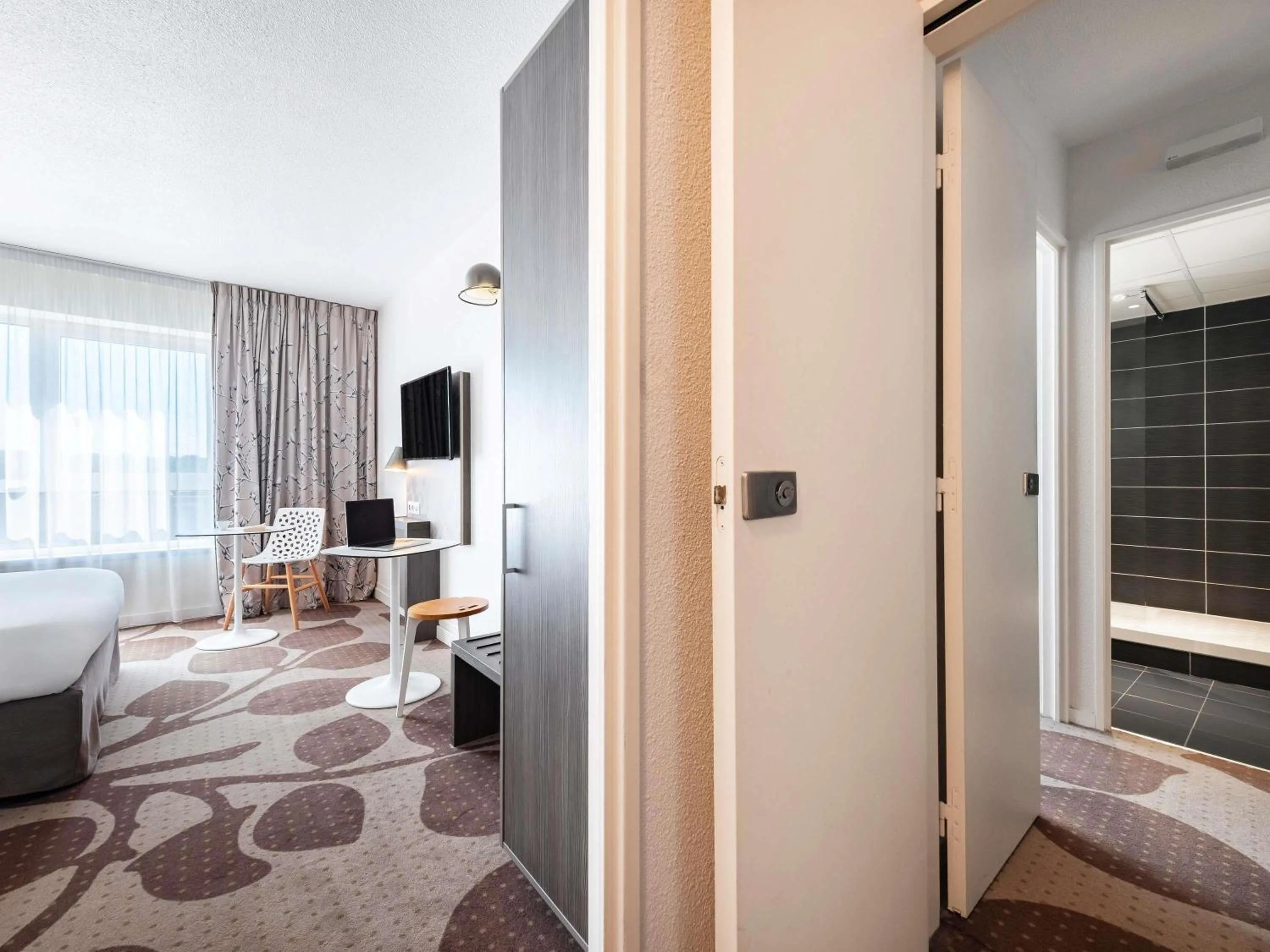 Bedroom, Bed in Mercure Compiègne Sud