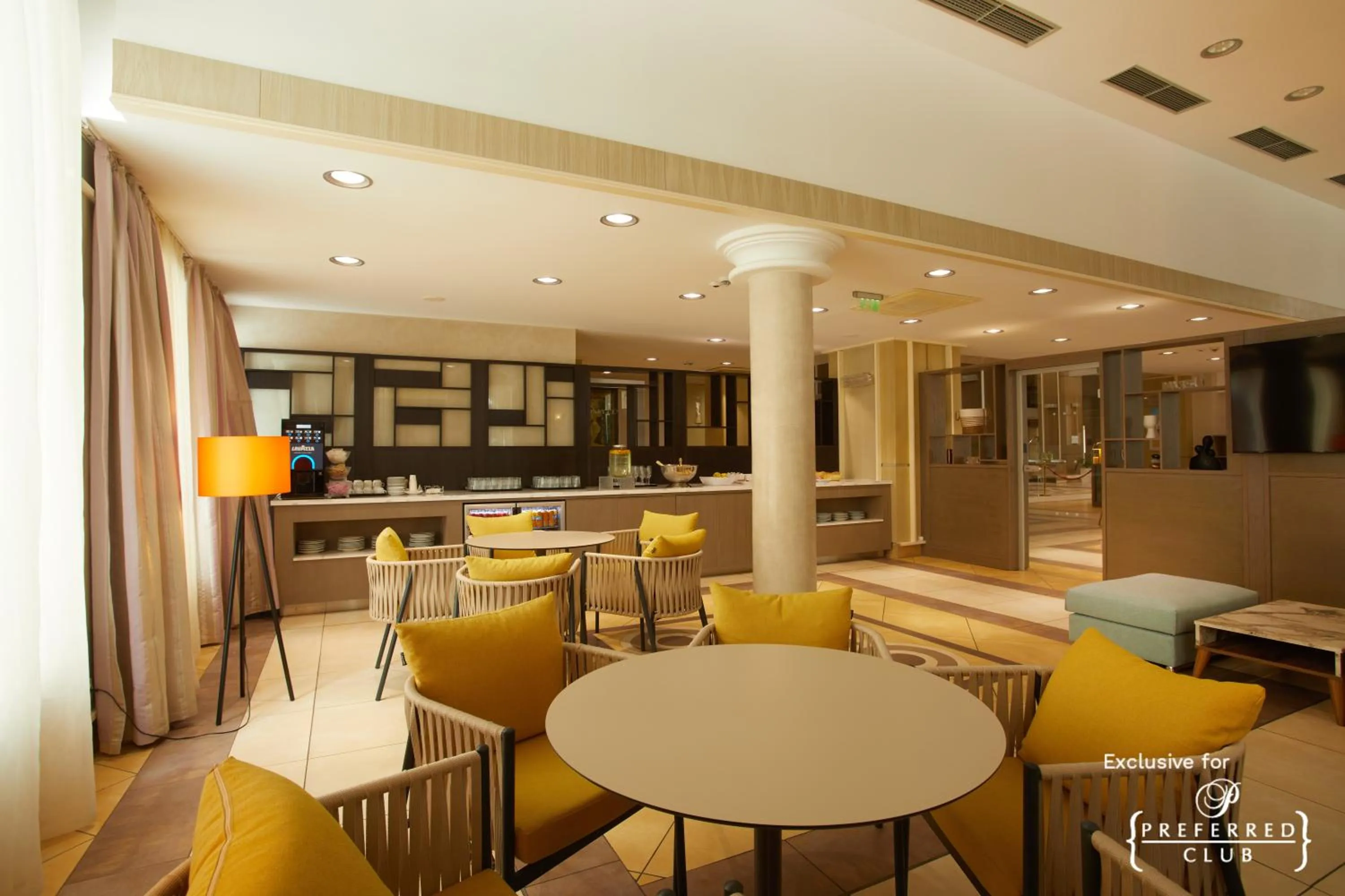 Lounge or bar in Dreams Sunny Beach Resort and Spa - Premium All Inclusive