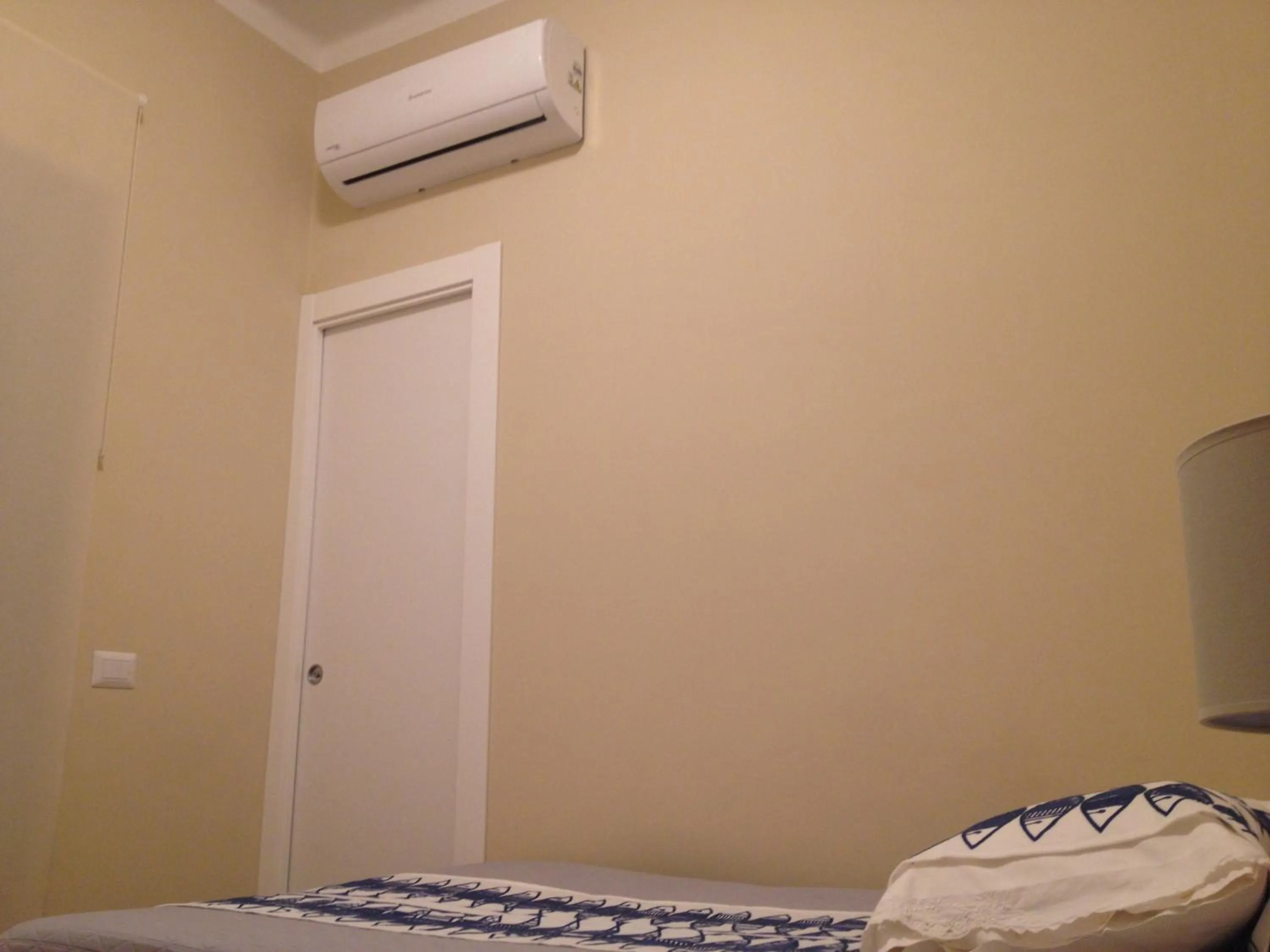 Bed in Ostia Lido Central Rooms