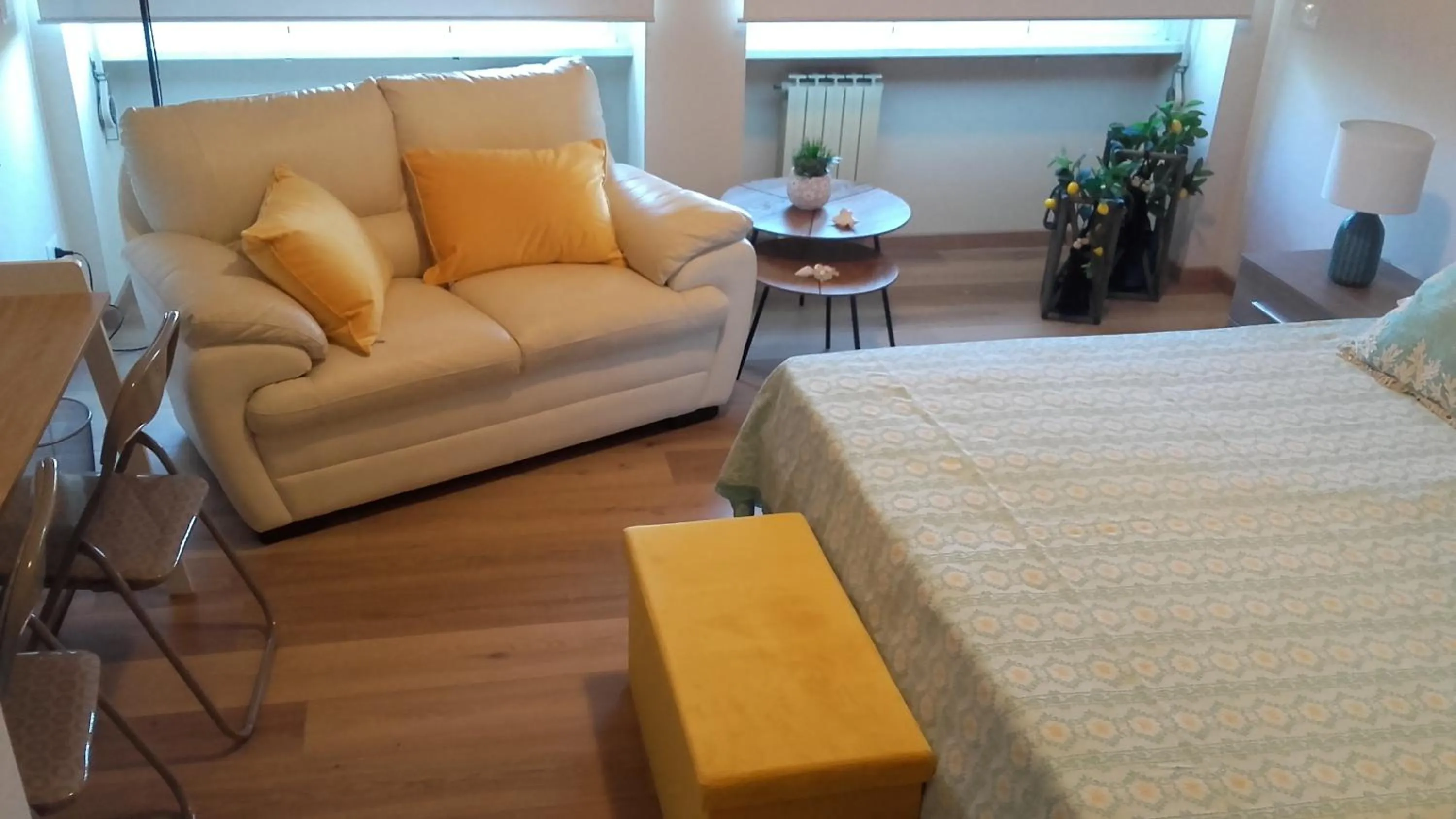 Bed in Ostia Lido Central Rooms