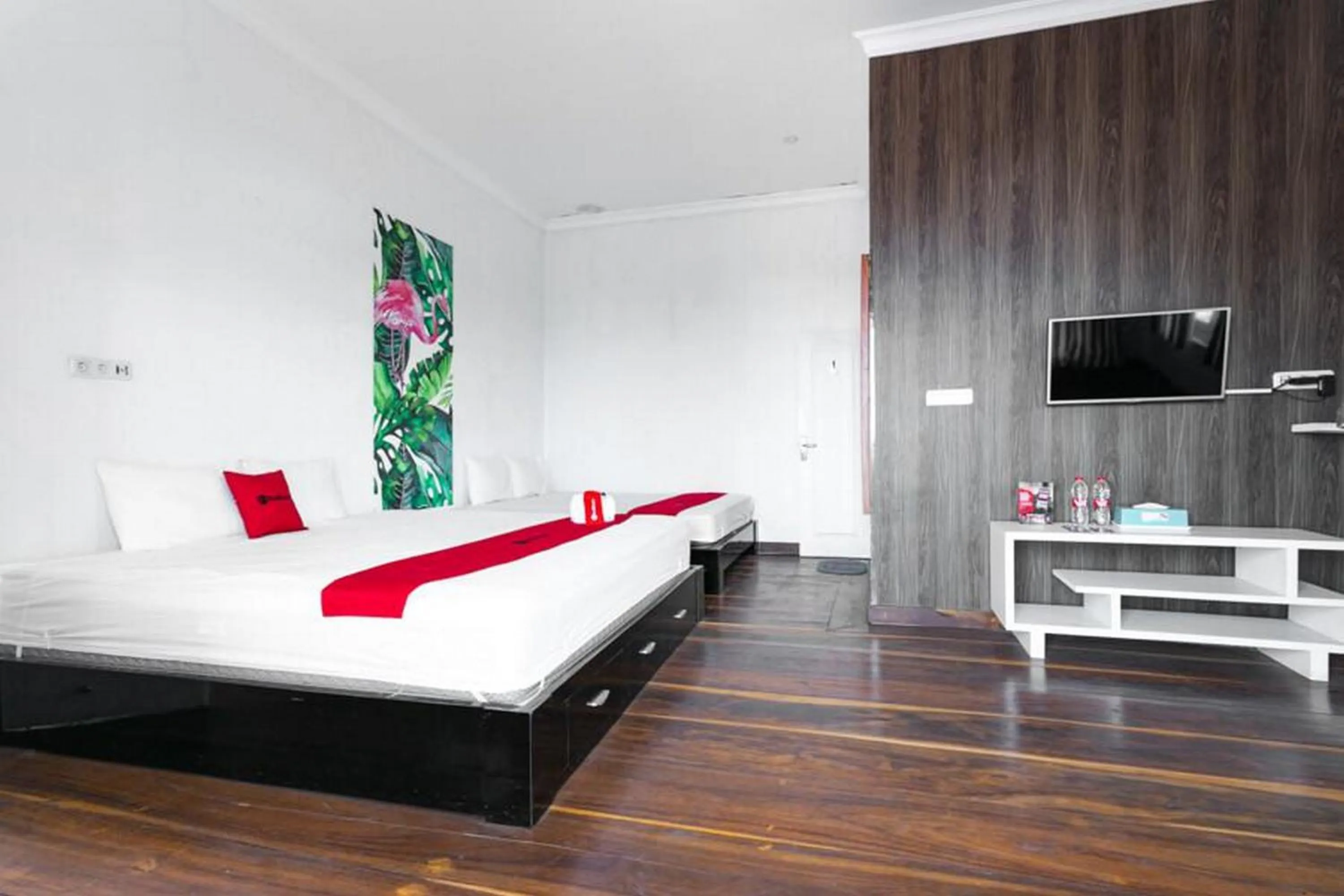 Bed in RedDoorz near Grojogan Sewu Tawangmangu