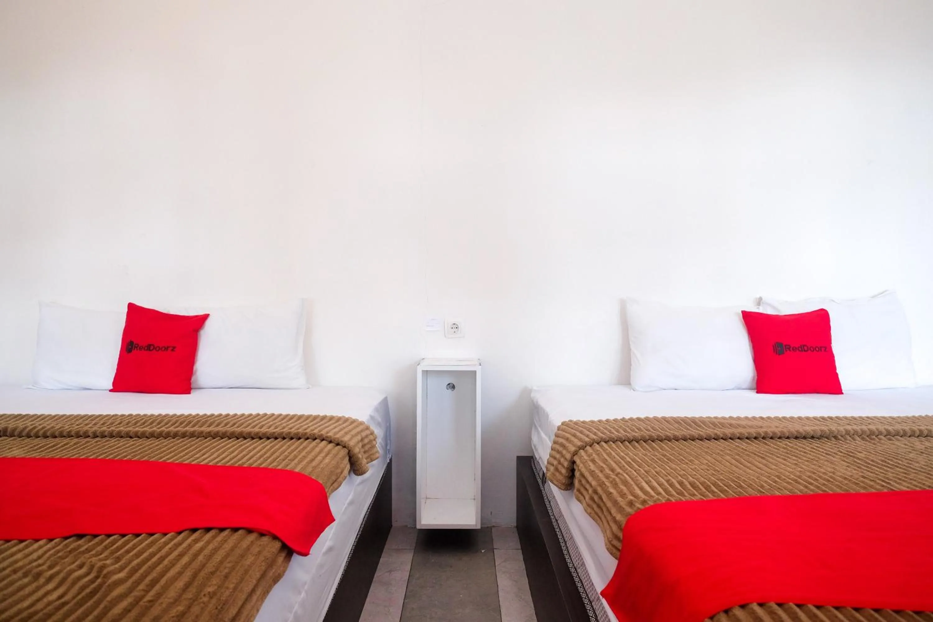 Bed in RedDoorz near Grojogan Sewu Tawangmangu