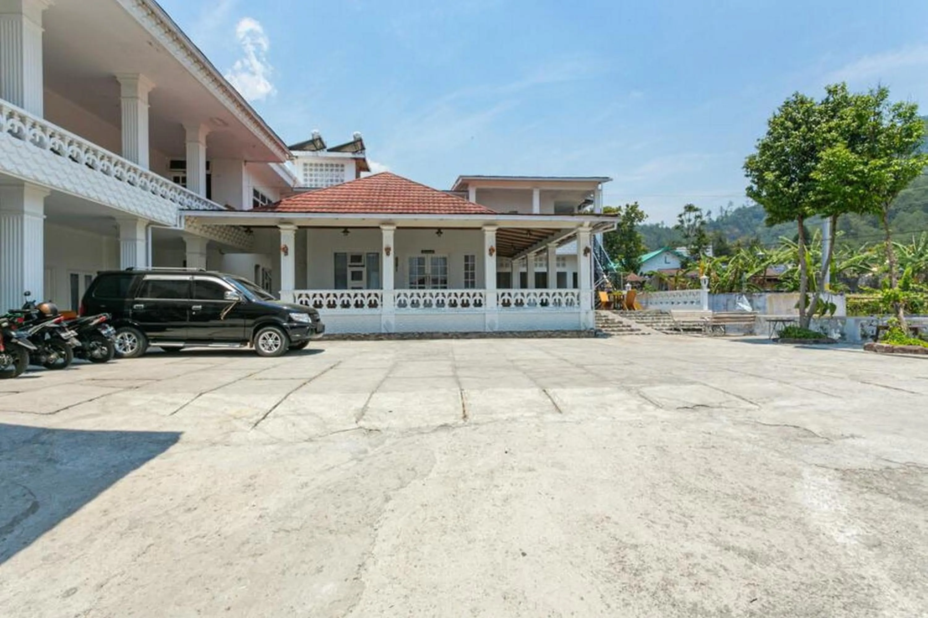 Property building in RedDoorz near Grojogan Sewu Tawangmangu