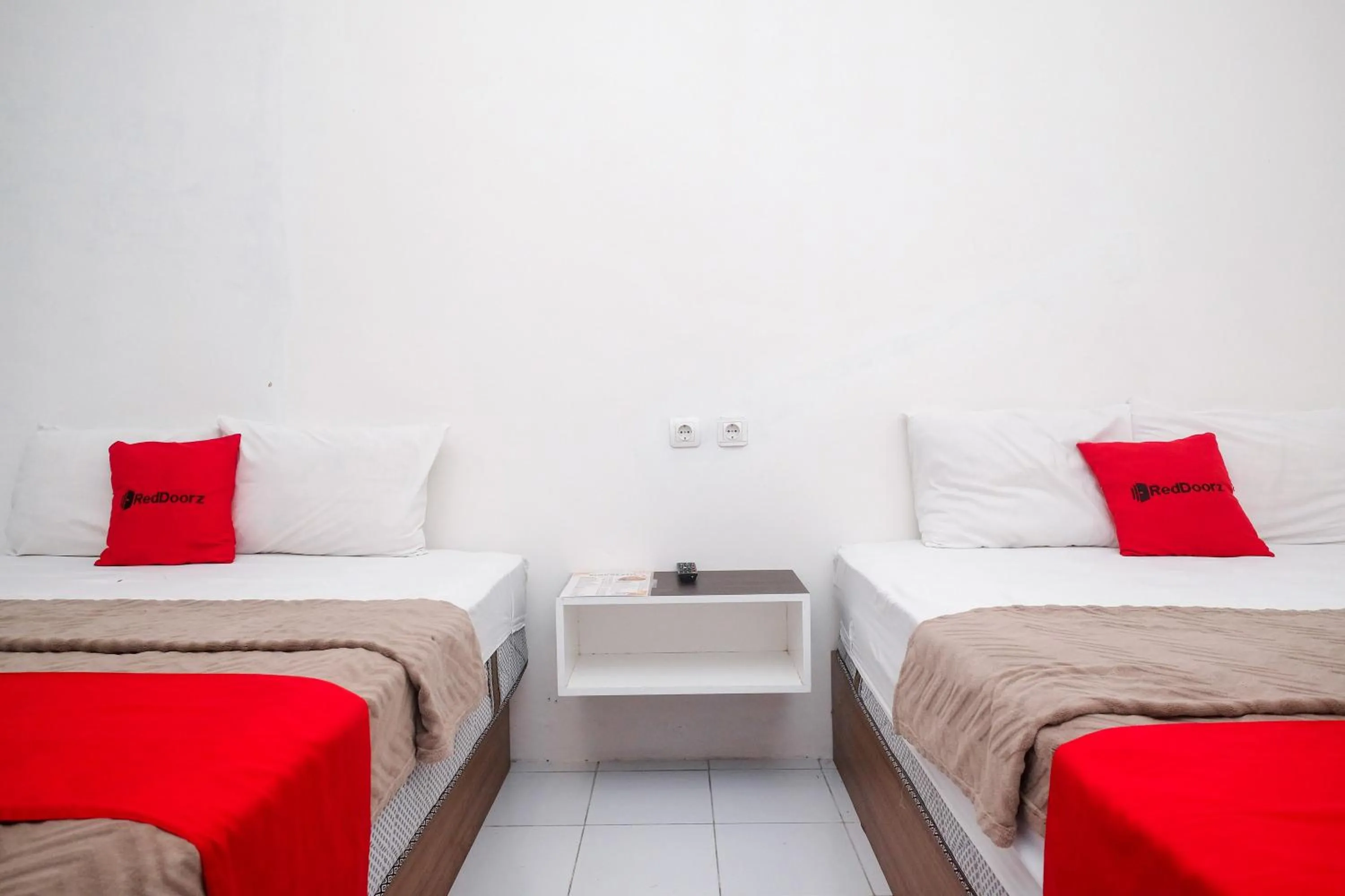 Bed in RedDoorz near Grojogan Sewu Tawangmangu