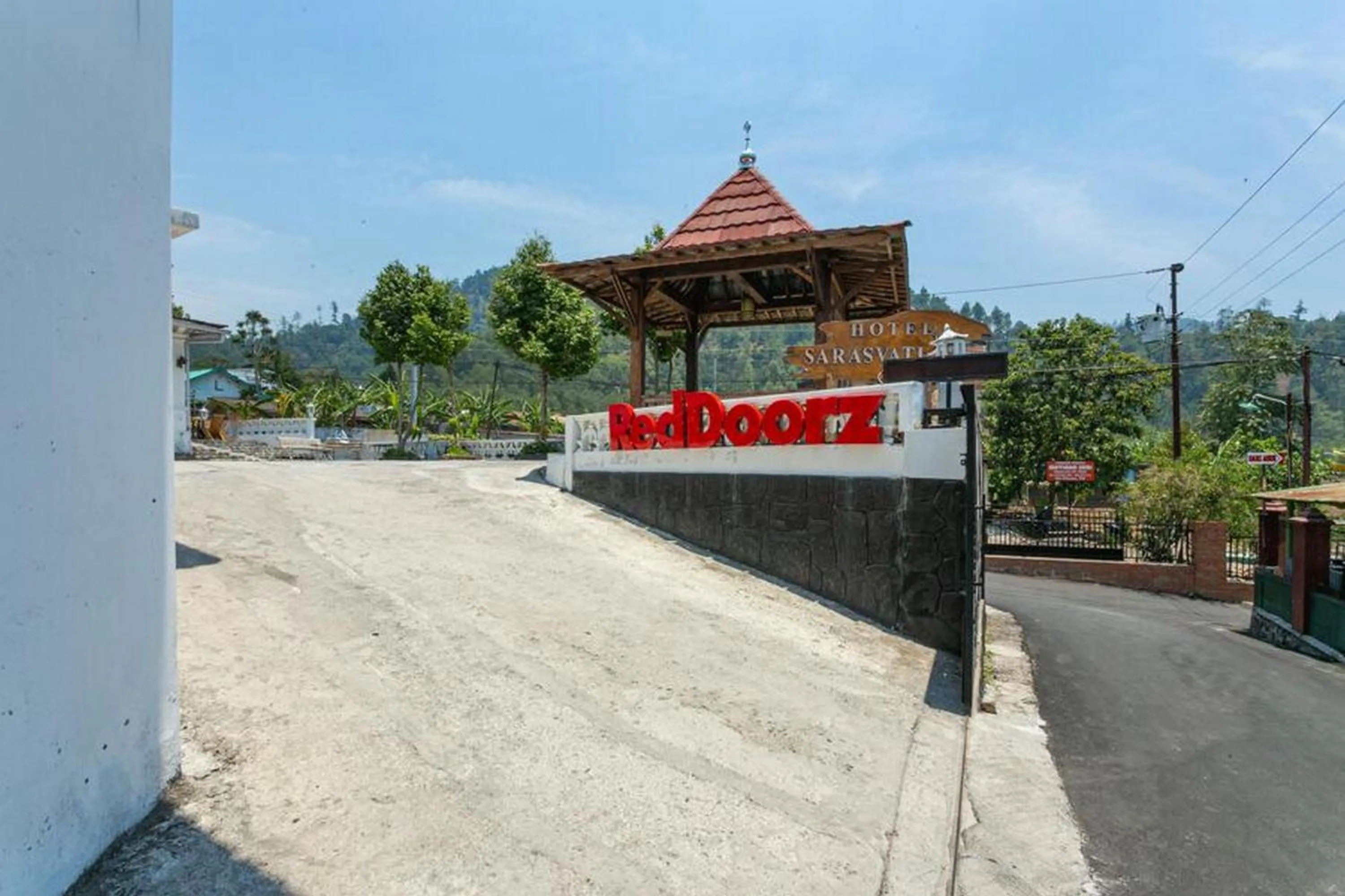 Property building in RedDoorz near Grojogan Sewu Tawangmangu