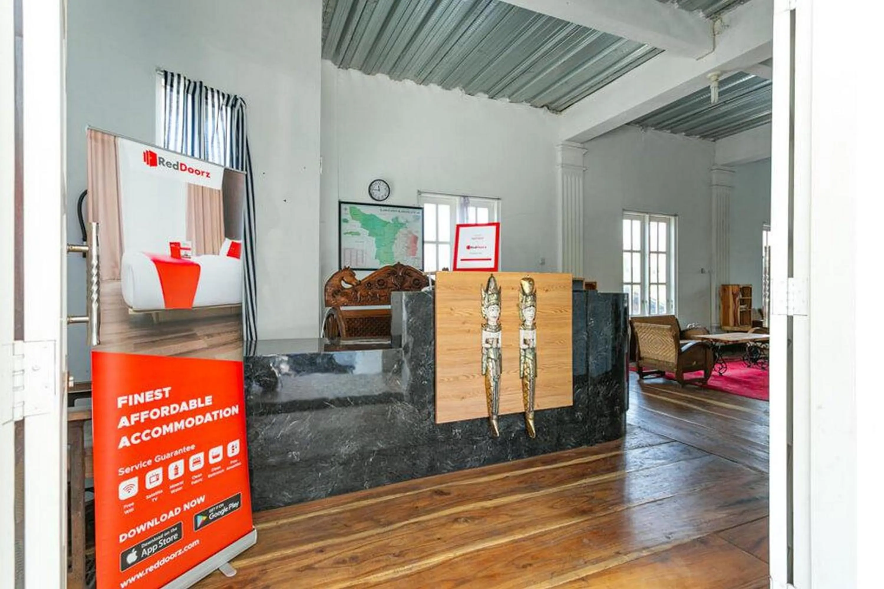 Lobby or reception in RedDoorz near Grojogan Sewu Tawangmangu