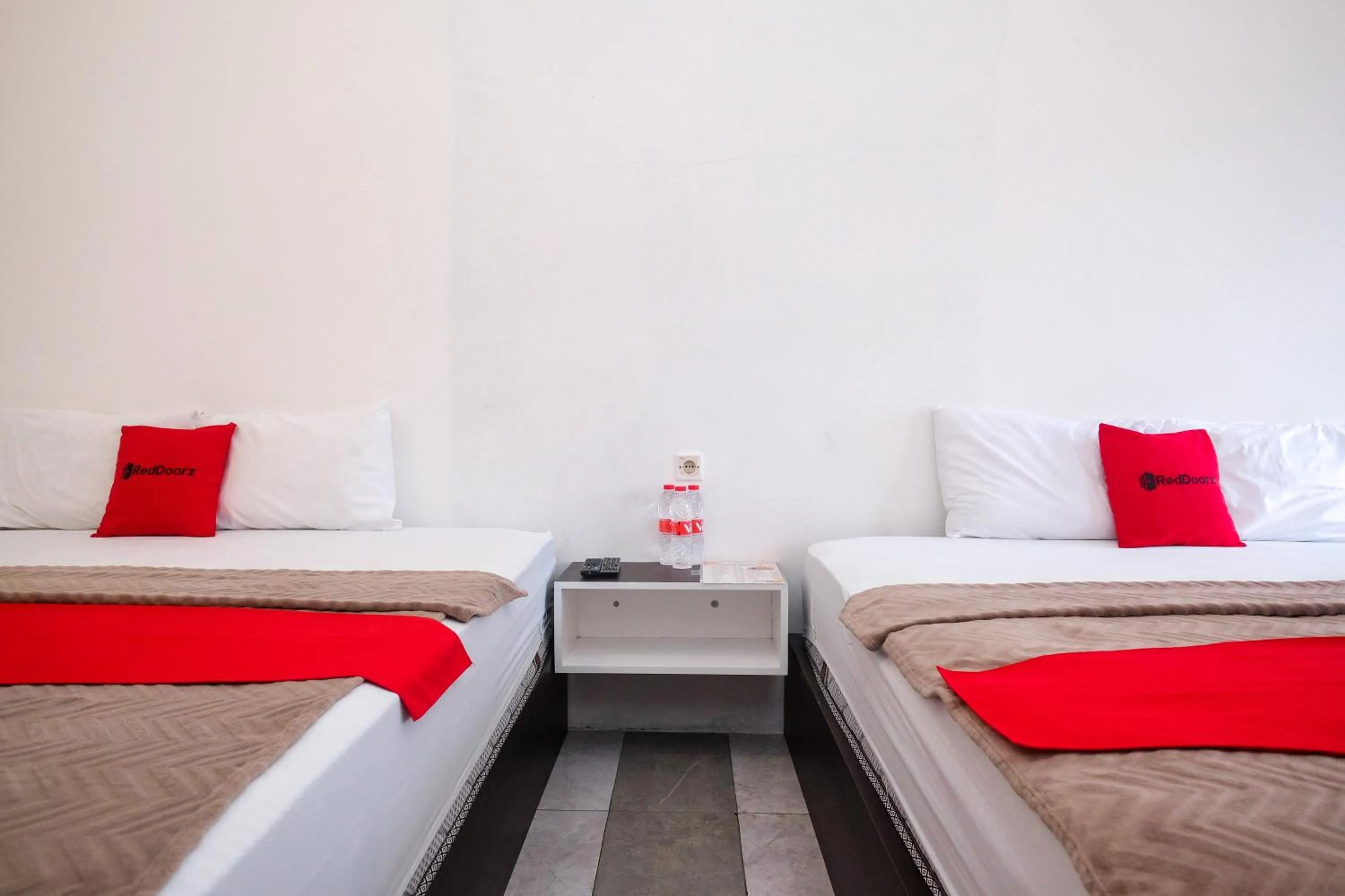 Bed in RedDoorz near Grojogan Sewu Tawangmangu