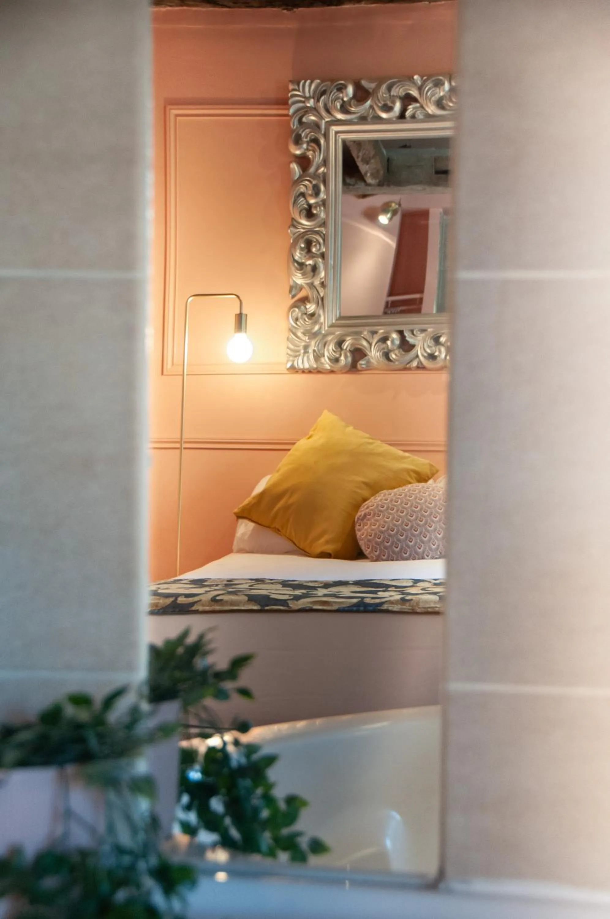 Decorative detail, Bed in Hôtel Petit Saint-Honoré