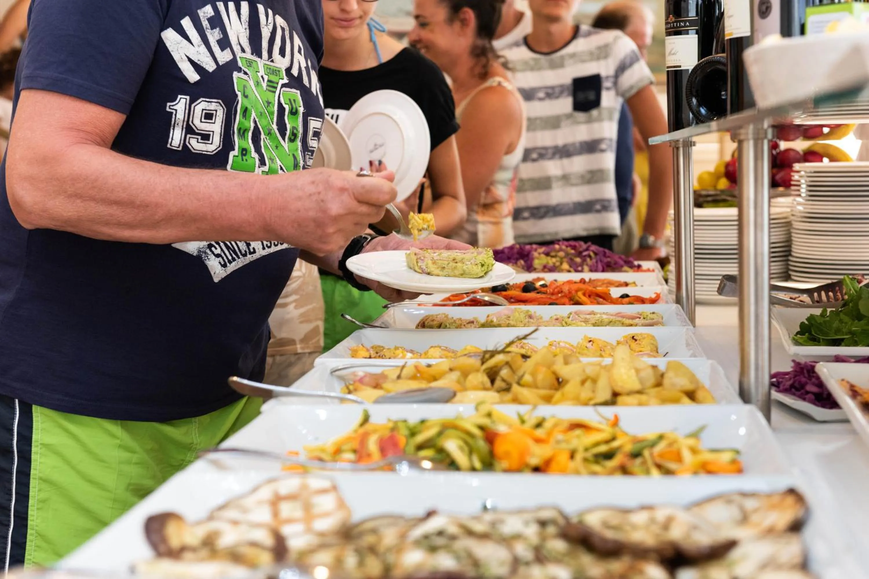 Restaurant/places to eat in Hotel Paradiso