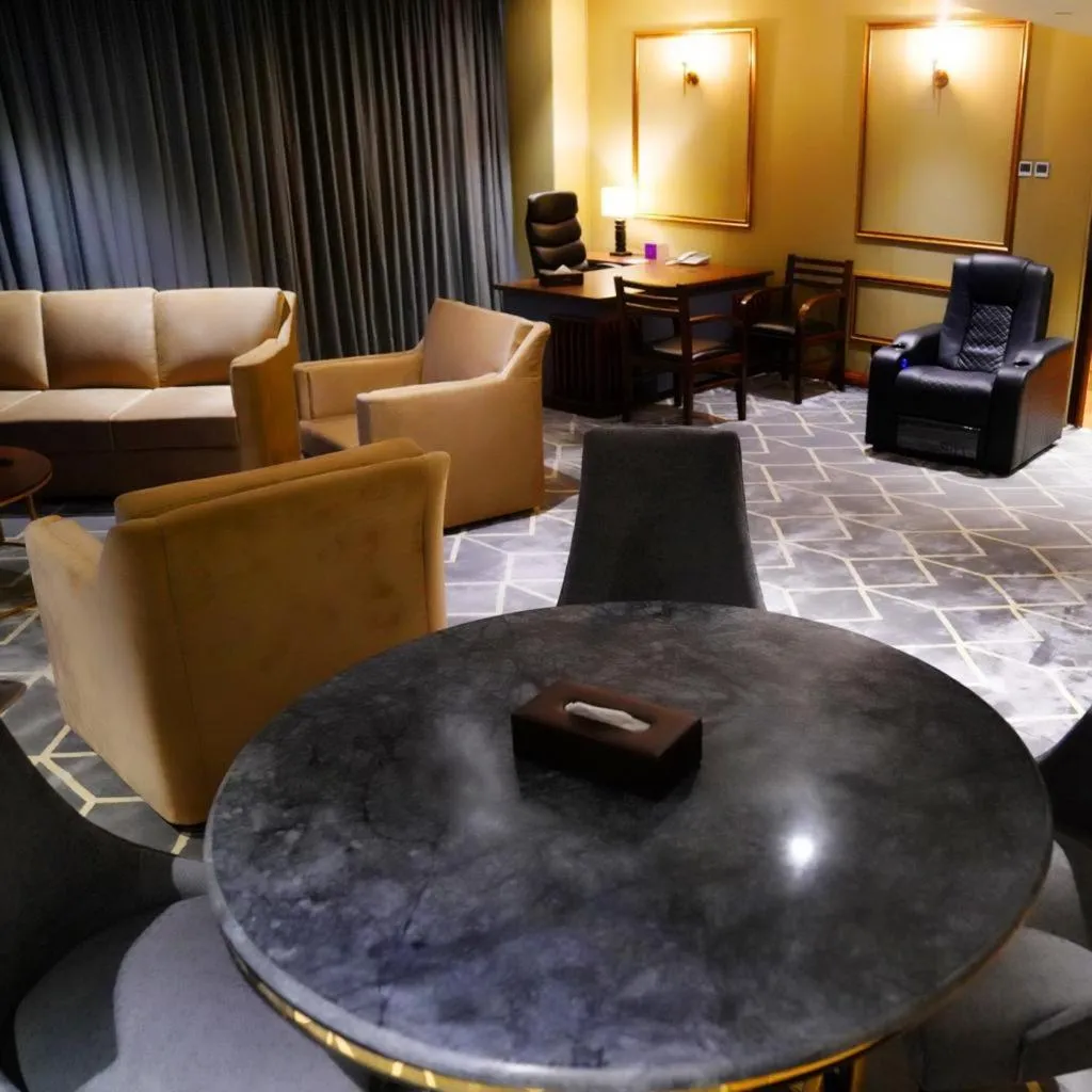 Seating area in Indigo Heights Hotel & Suites