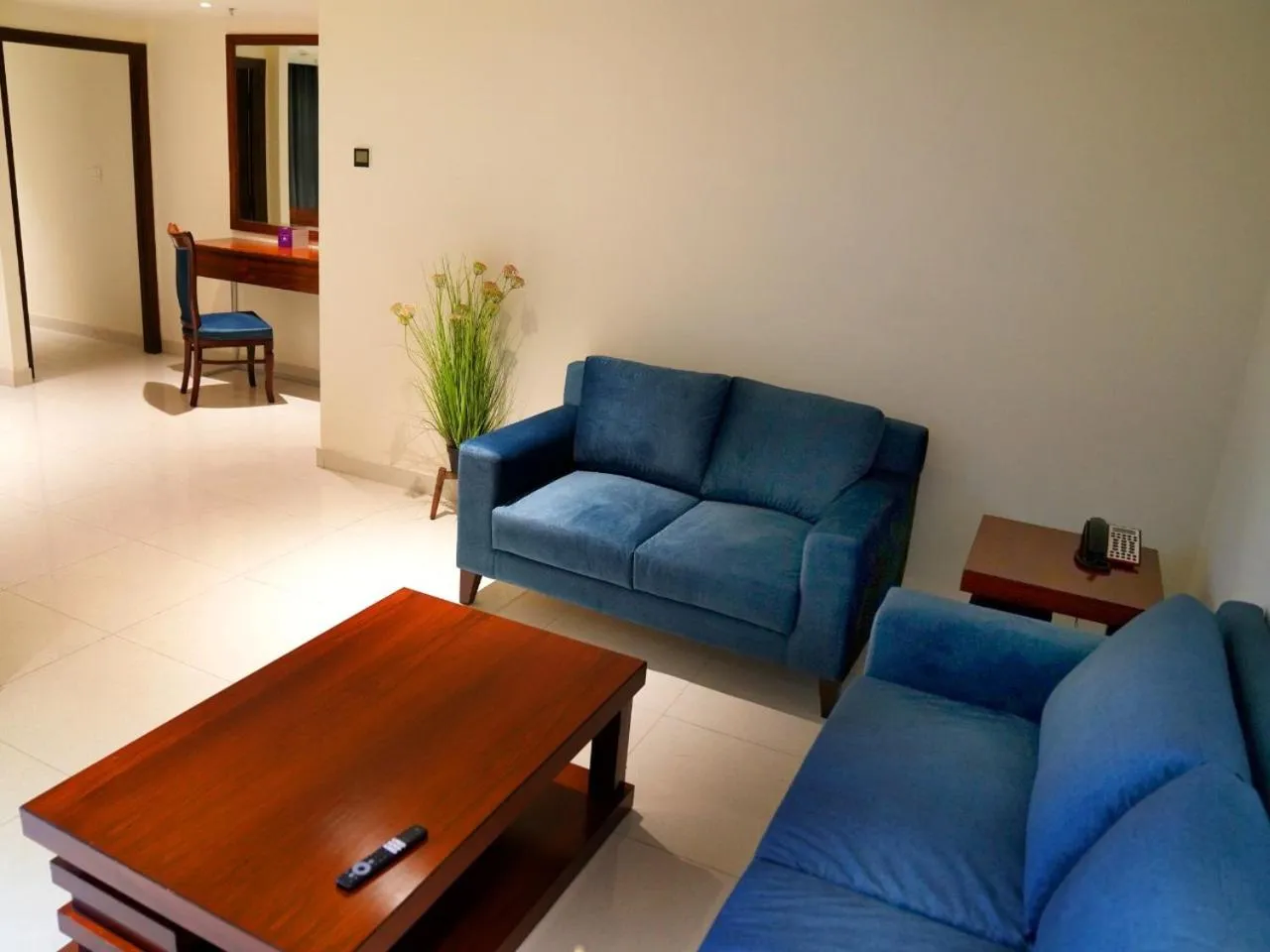 Living room in Indigo Heights Hotel & Suites