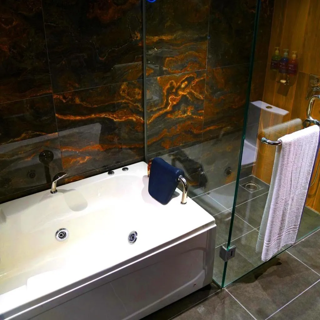 Bath in Indigo Heights Hotel & Suites