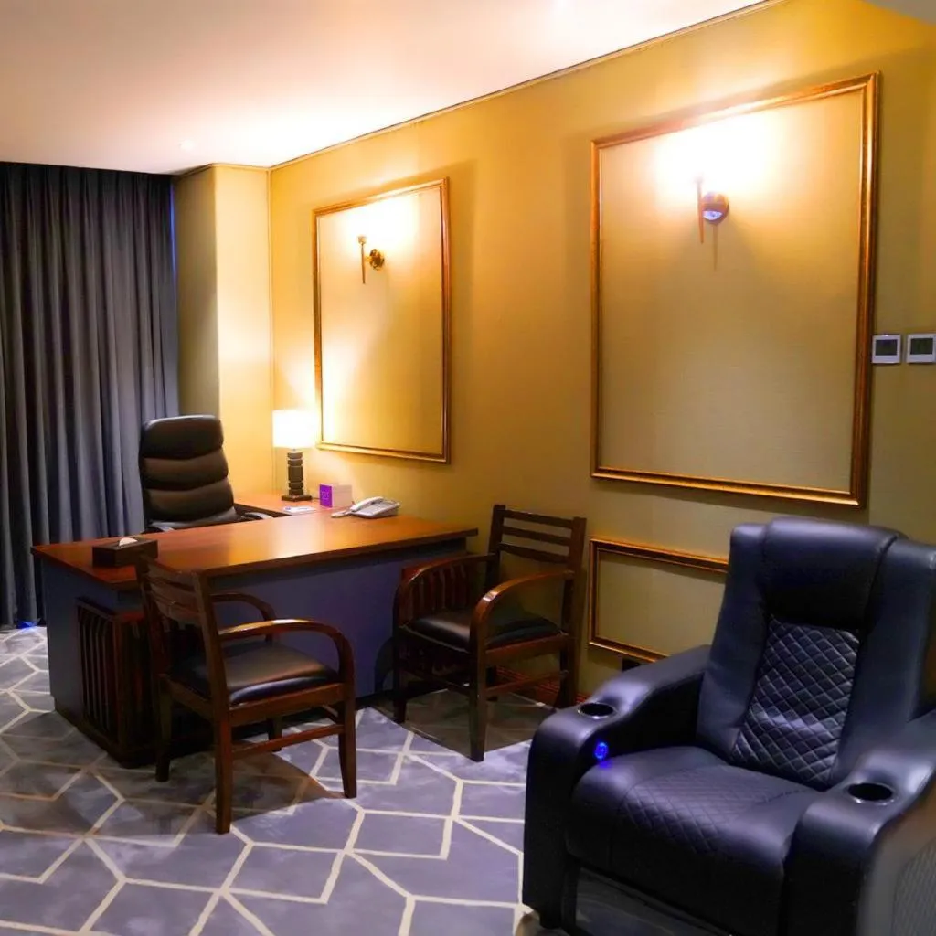 Seating area in Indigo Heights Hotel & Suites